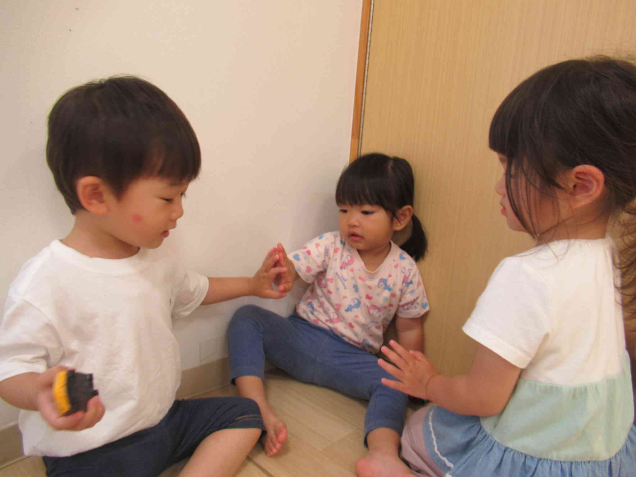 3人でもタッチできるかな？