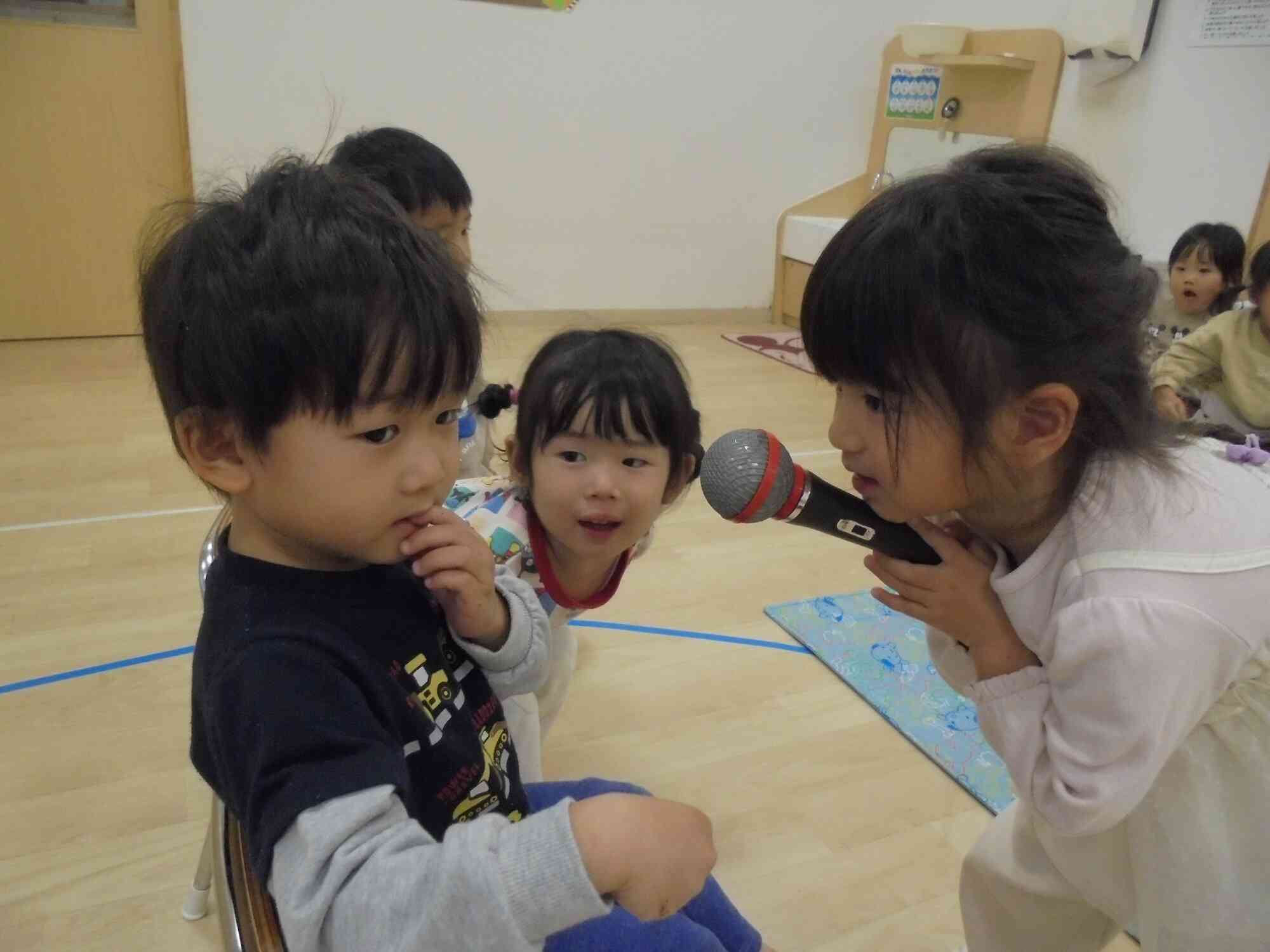 誕生日のお友だちにはインタビューコーナーがありました！