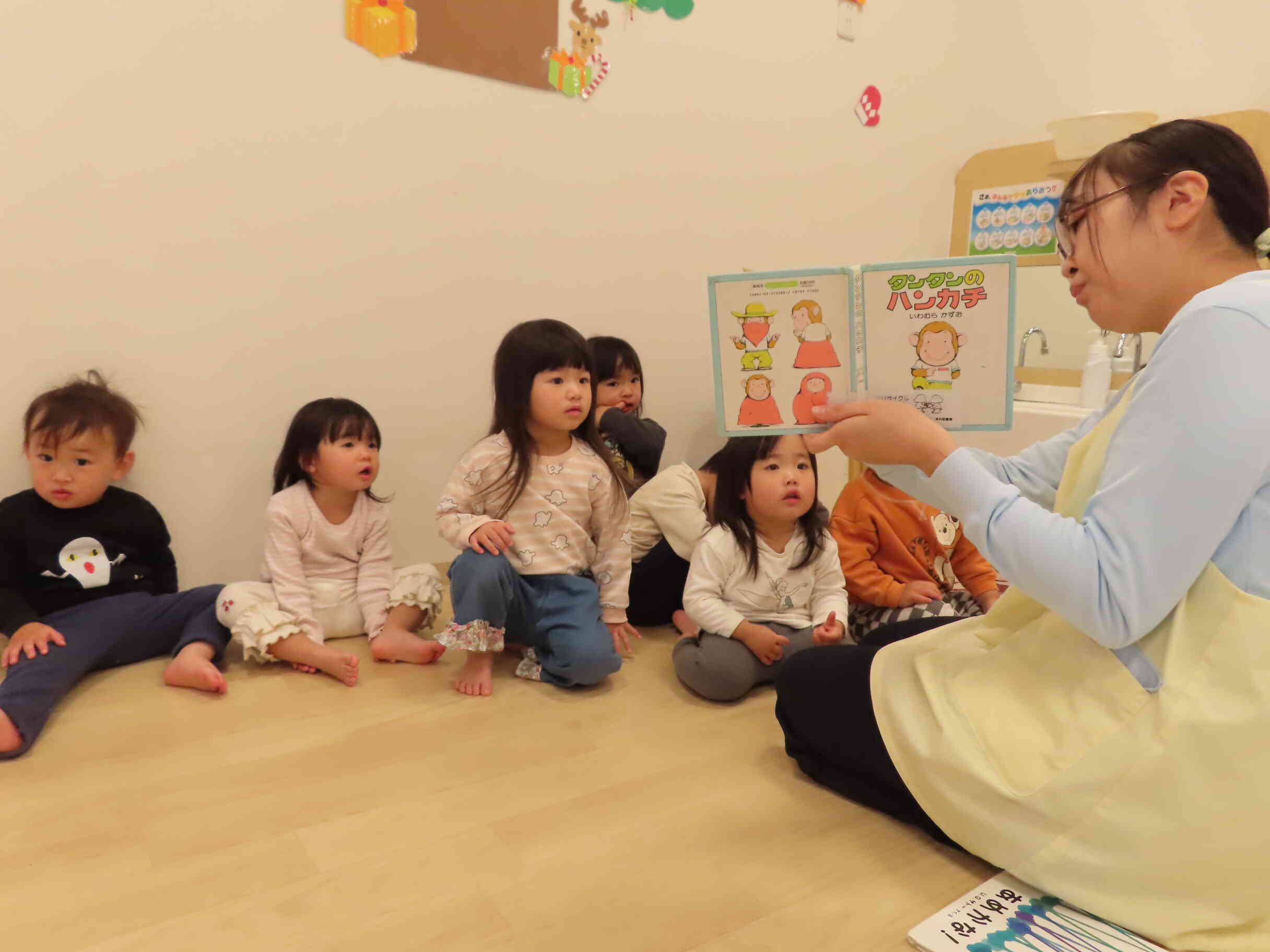 お昼寝前の絵本を読み聞かせも大好き！