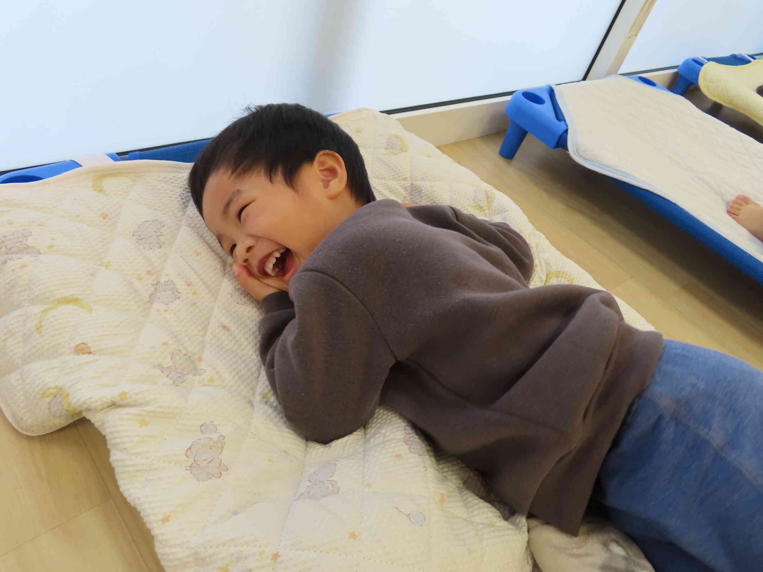 仲良しのお友だちと会話を楽しみながら、ニコニコです♪