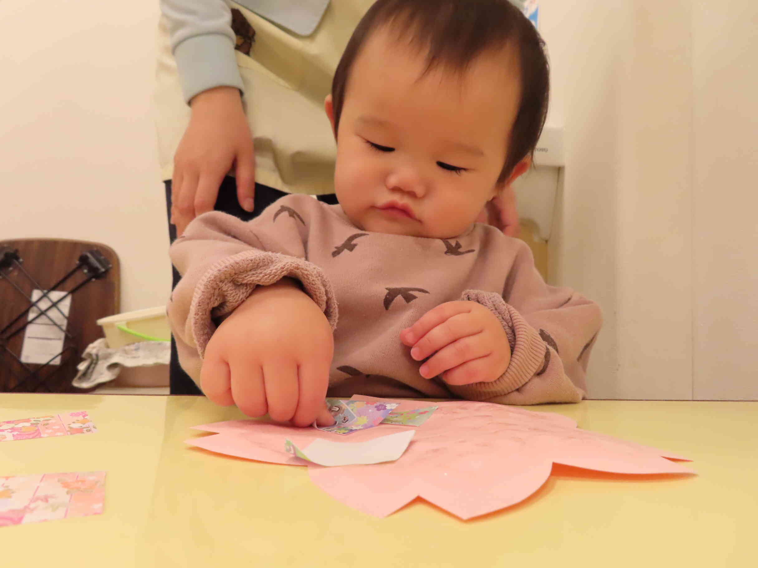 折り紙ぺたぺた♪