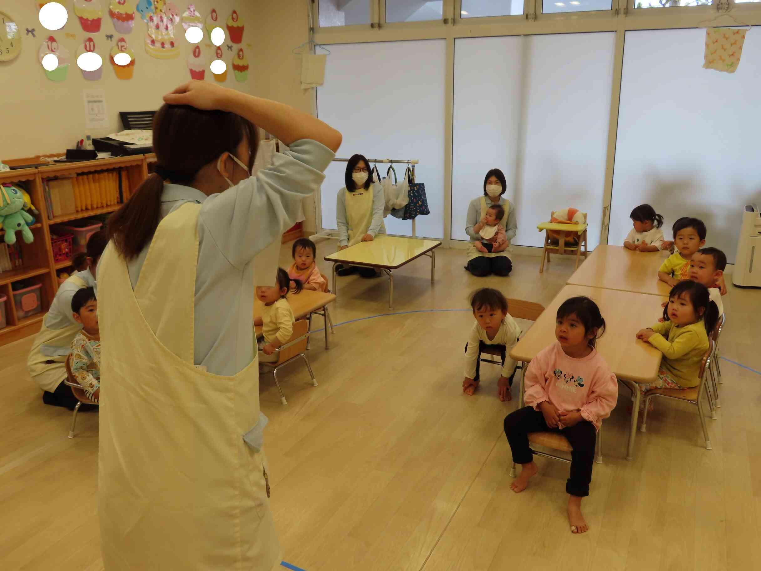 地震の時は頭を守りましょう！