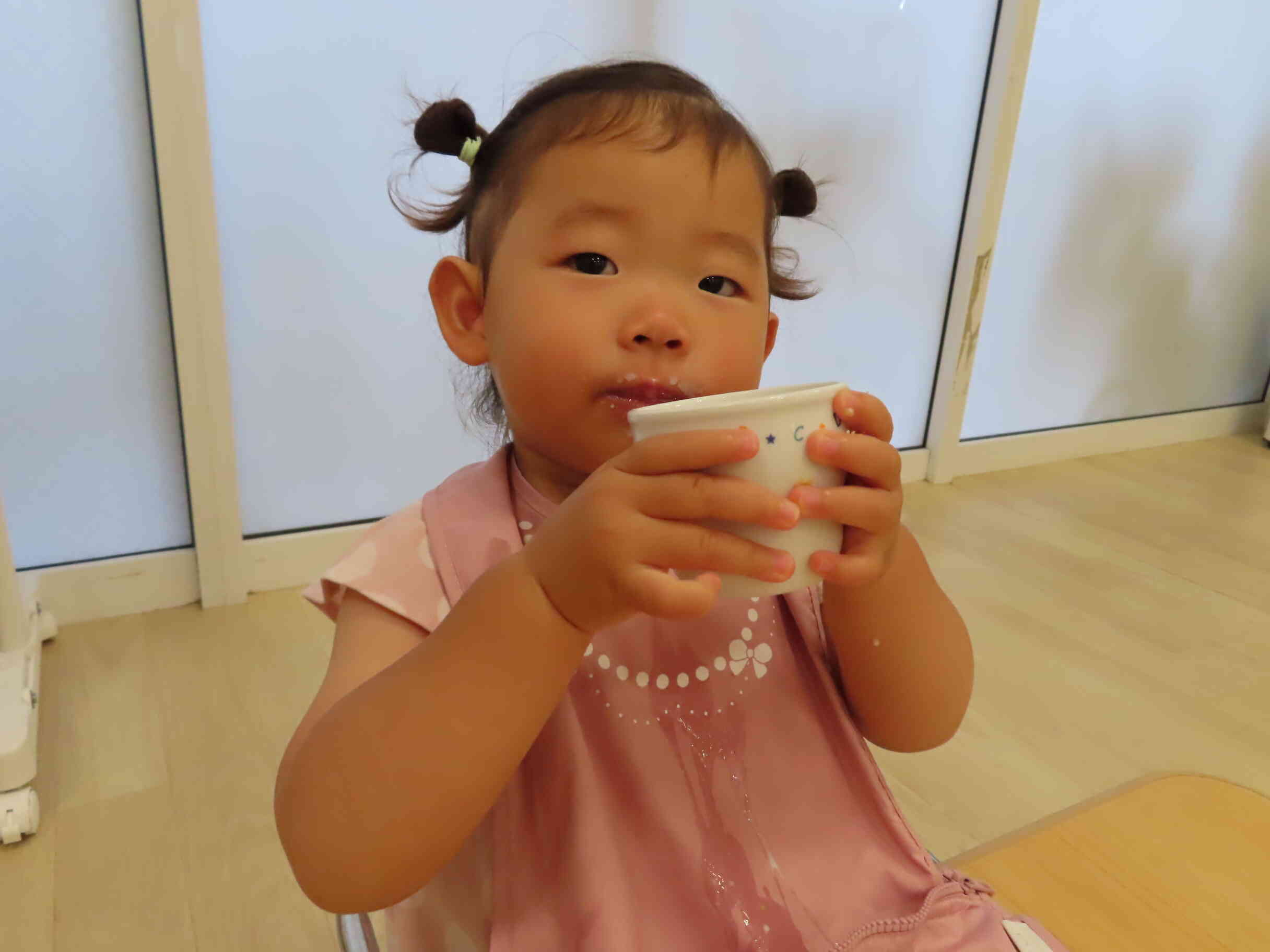 コップで上手に飲めるよ♪