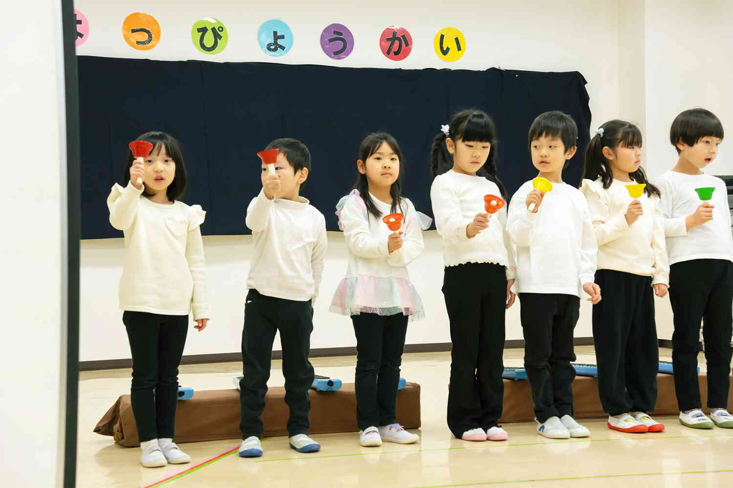 ハンドベルの演奏「きらきらぼし」