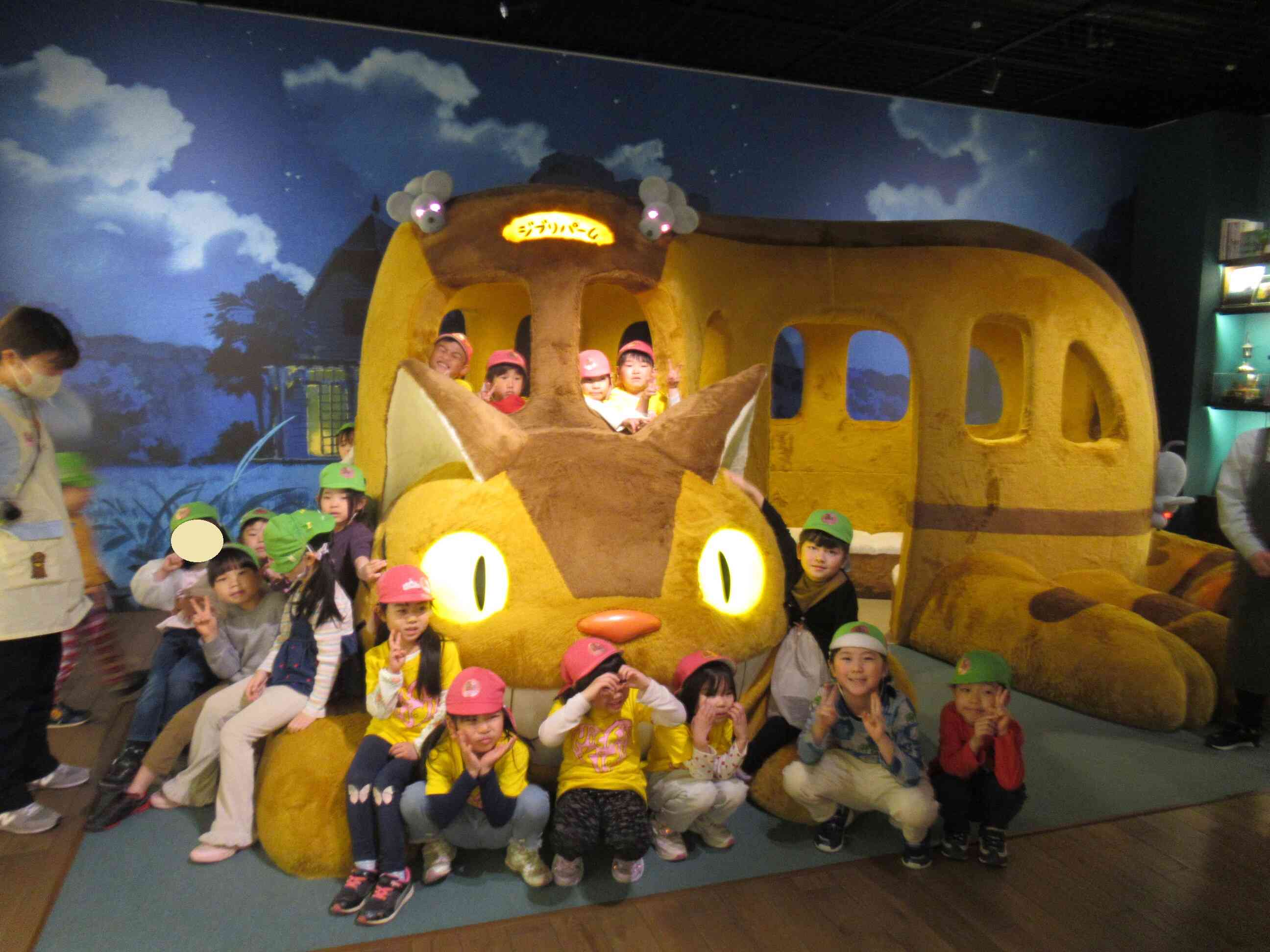 ニチイキッズ守山南保育園のお友達と一緒に！「ハイ、ポーズ！」