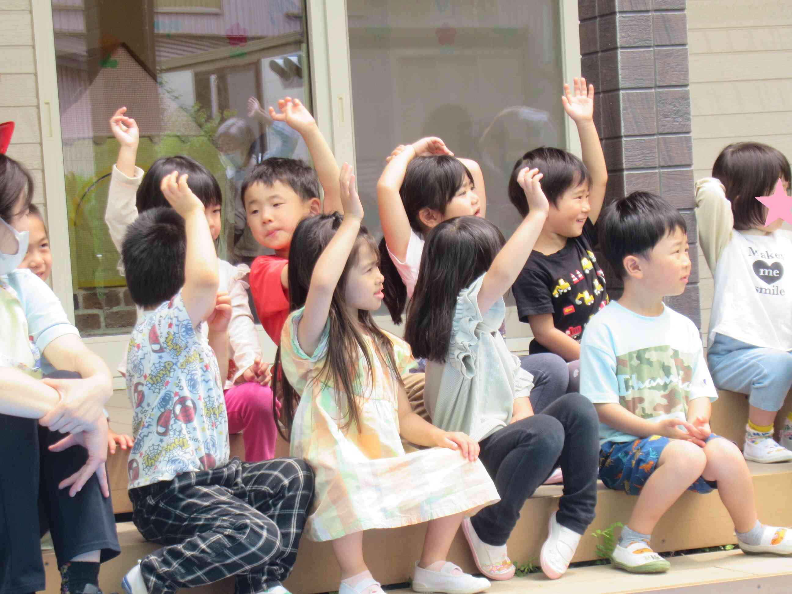 「は～い！正しいのほこっち！」