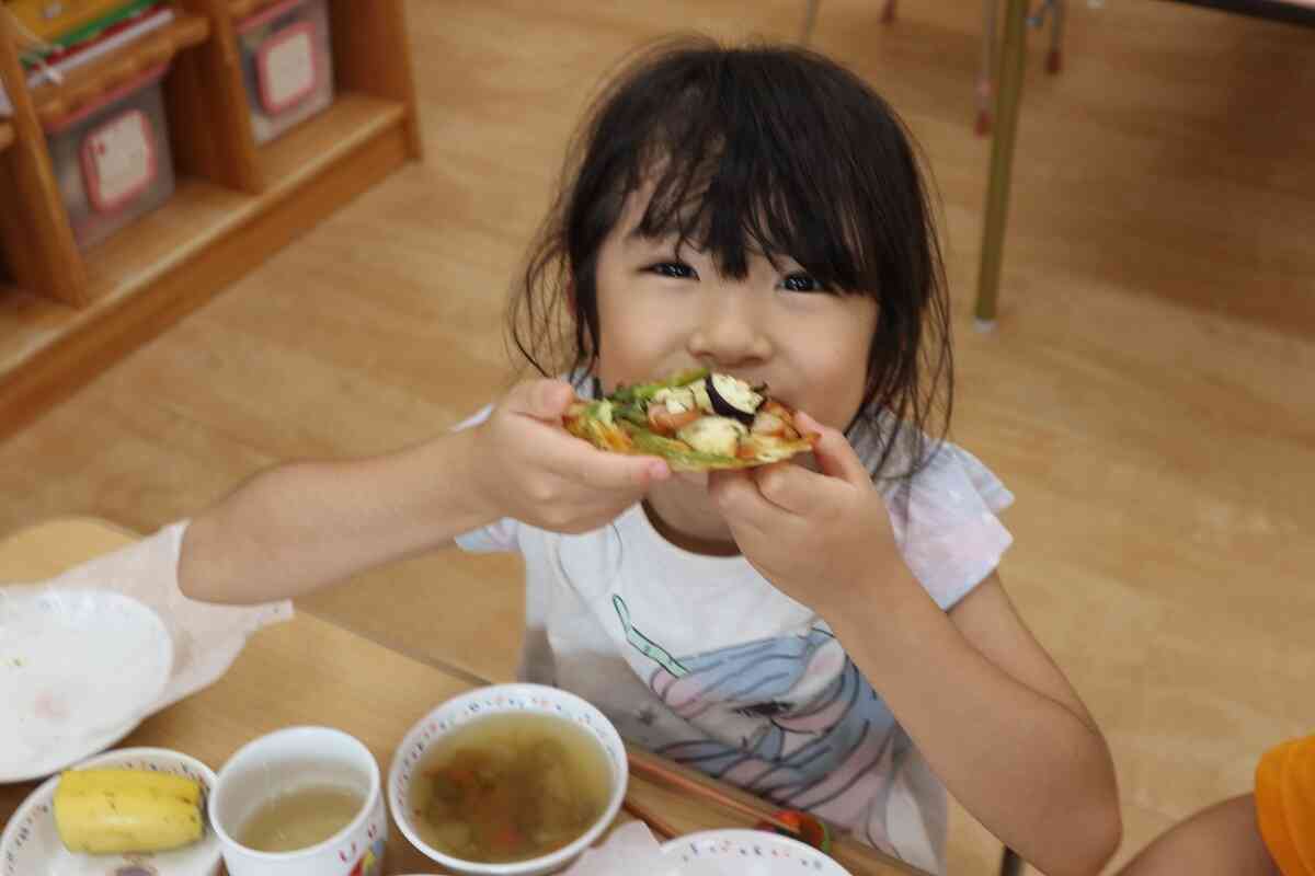クッキングで作ったピザを「いただきま～す！」