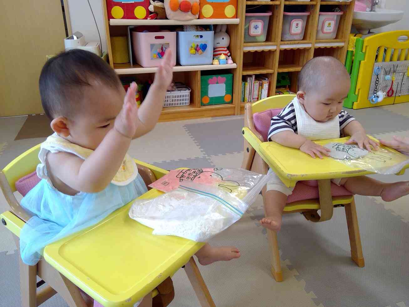 小麦粉粘土で感触遊び！