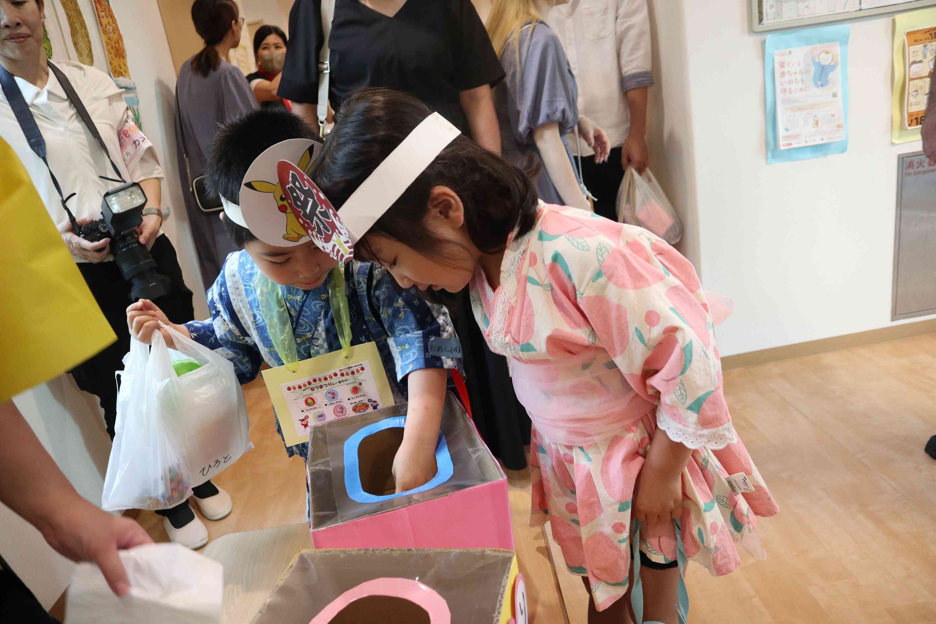 お菓子つかみ取りコーナー