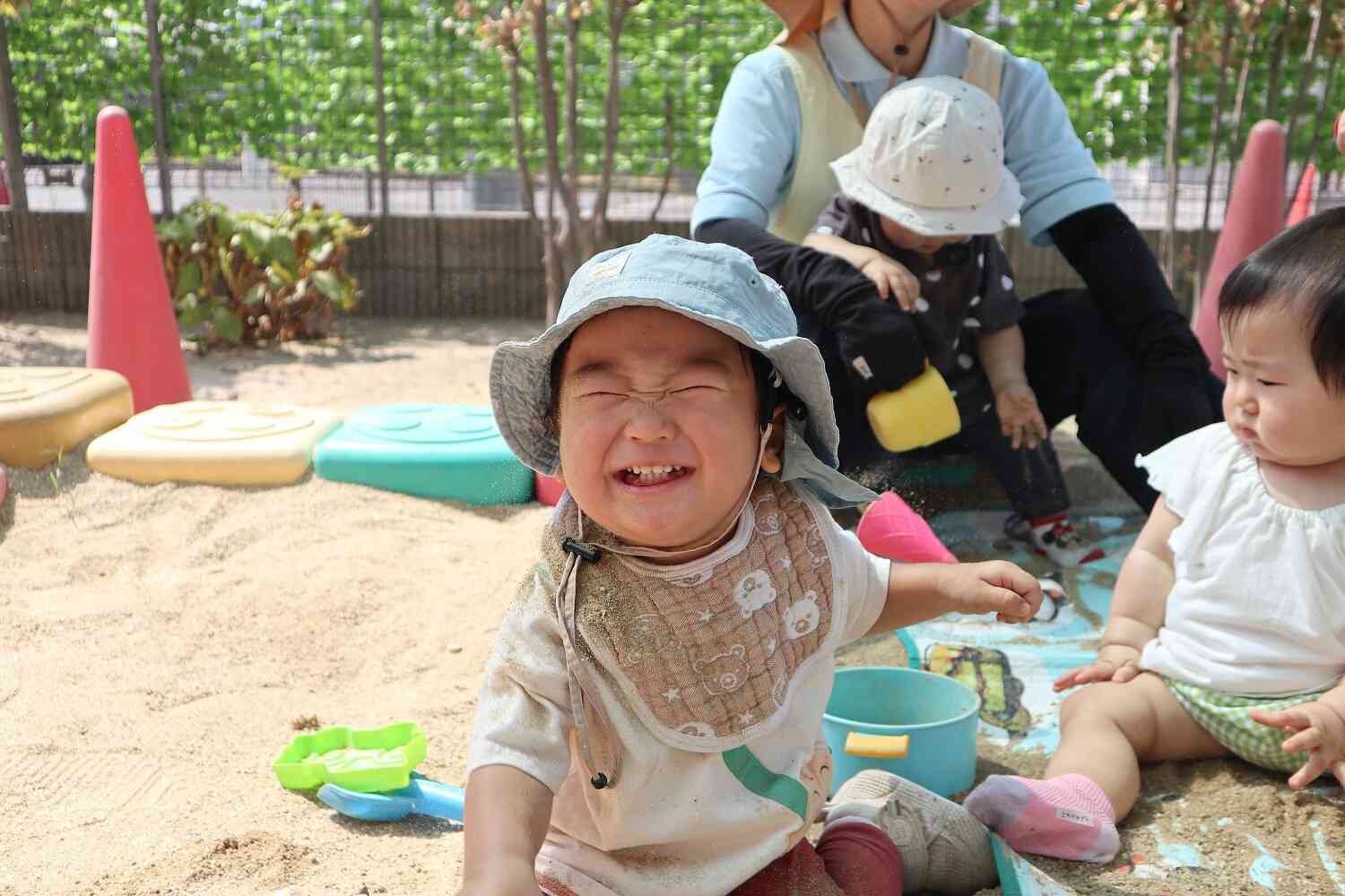 砂遊びサイコー♪