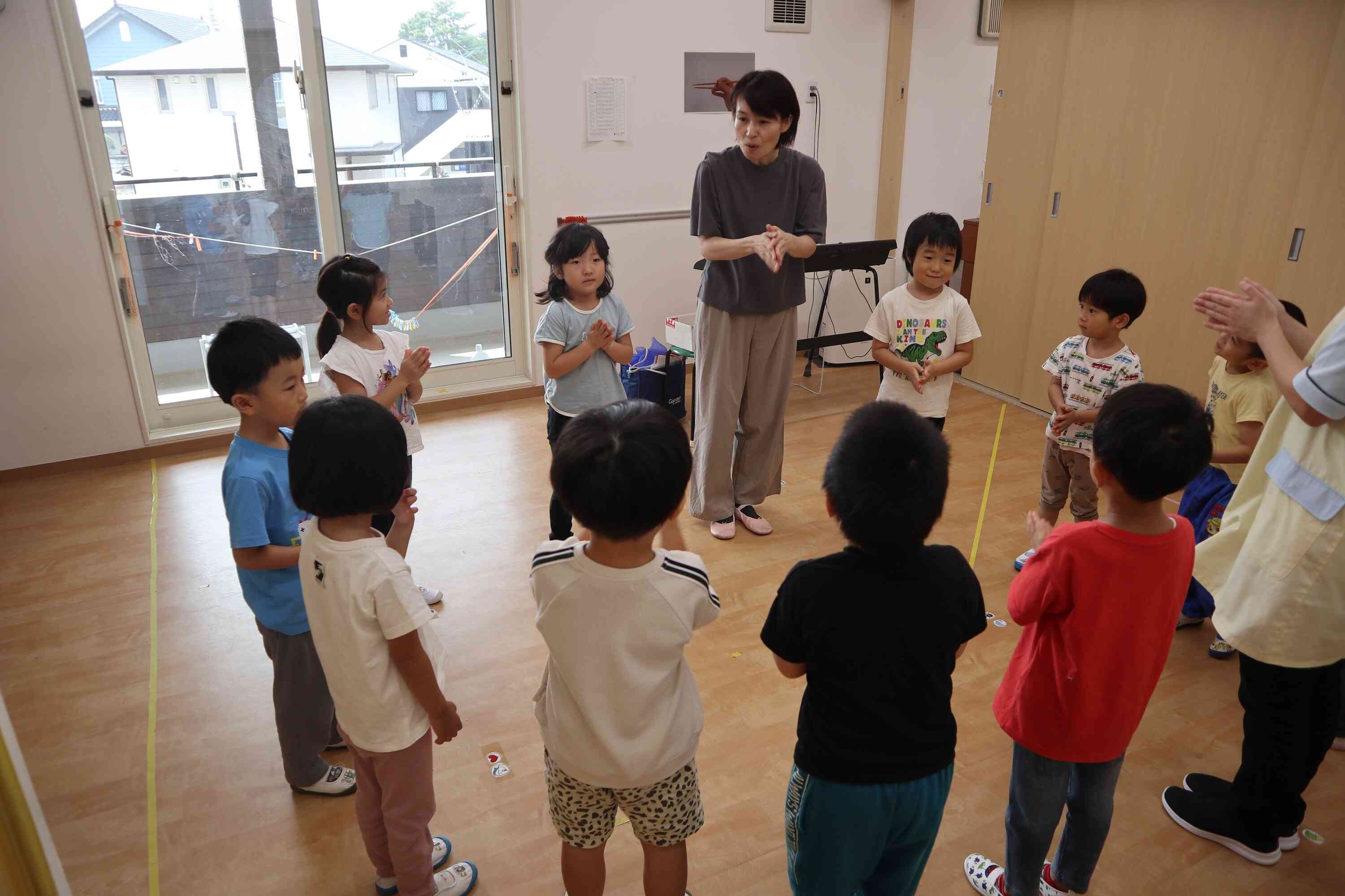 たのしいリトミック～♪　（4歳児　ぱんだ組）
