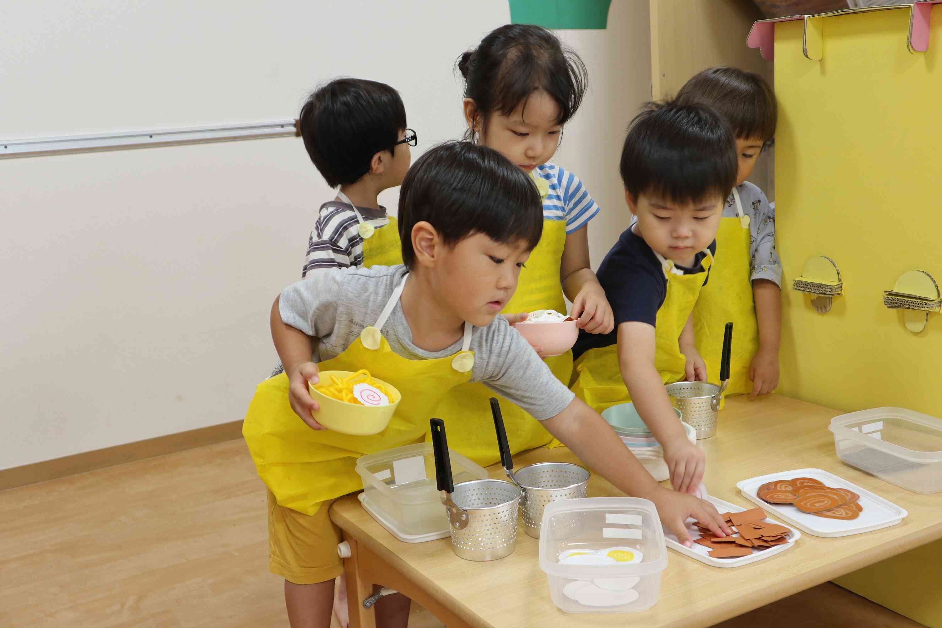協力し合って具材を並べます！
