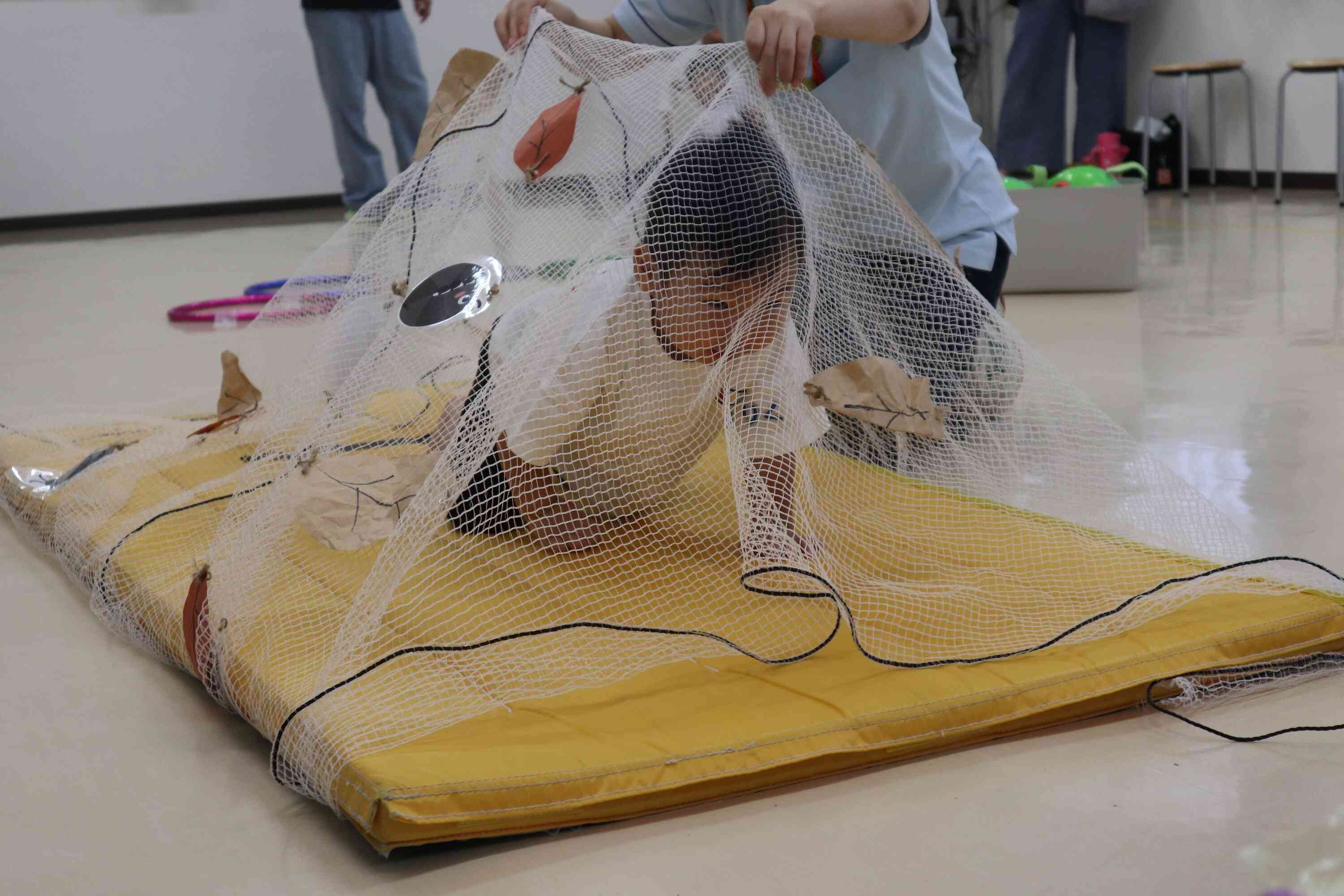 ダンゴムシに変身して、トンネルを通ります