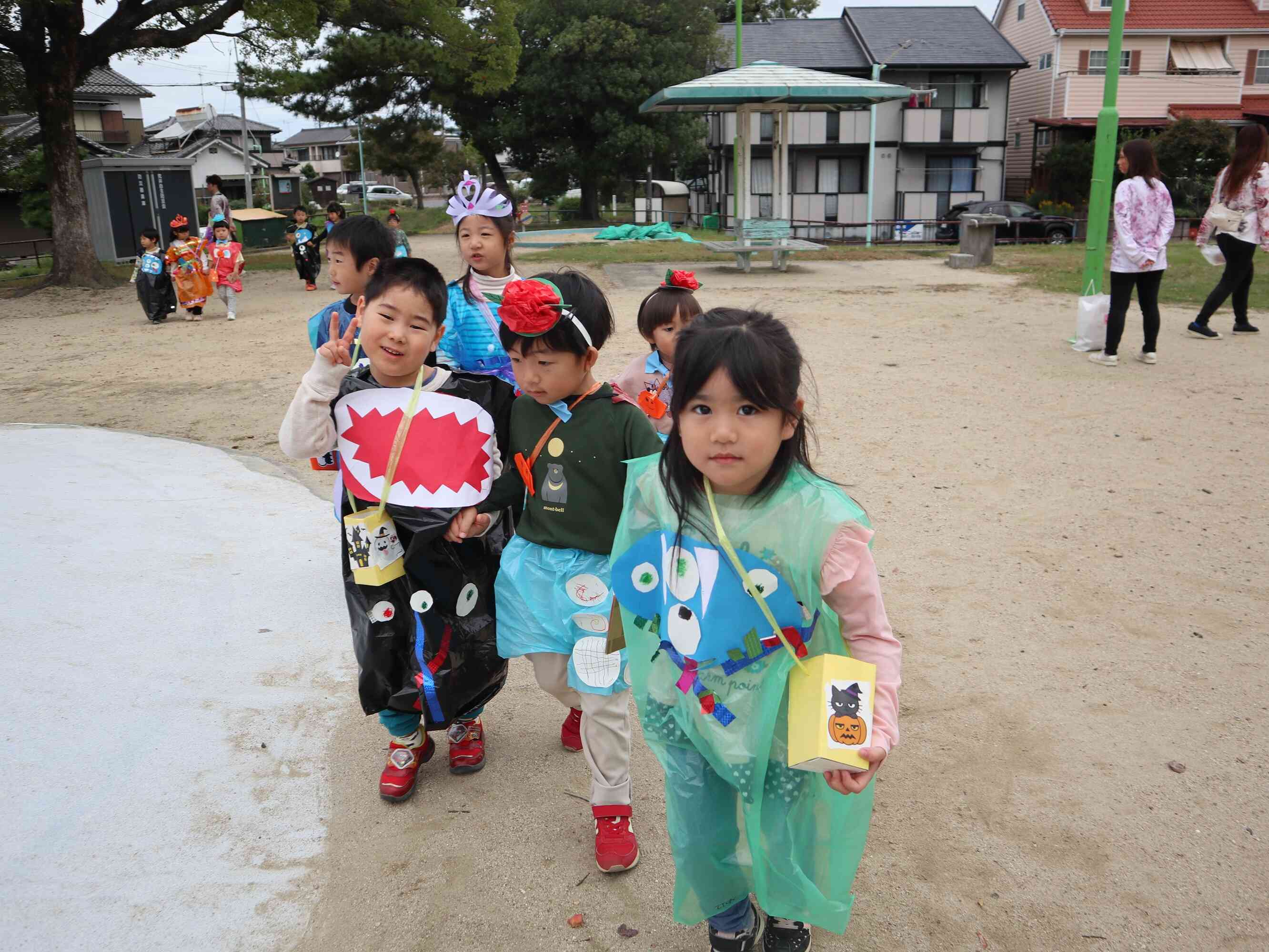 グループに分かれてカード探しゲーム