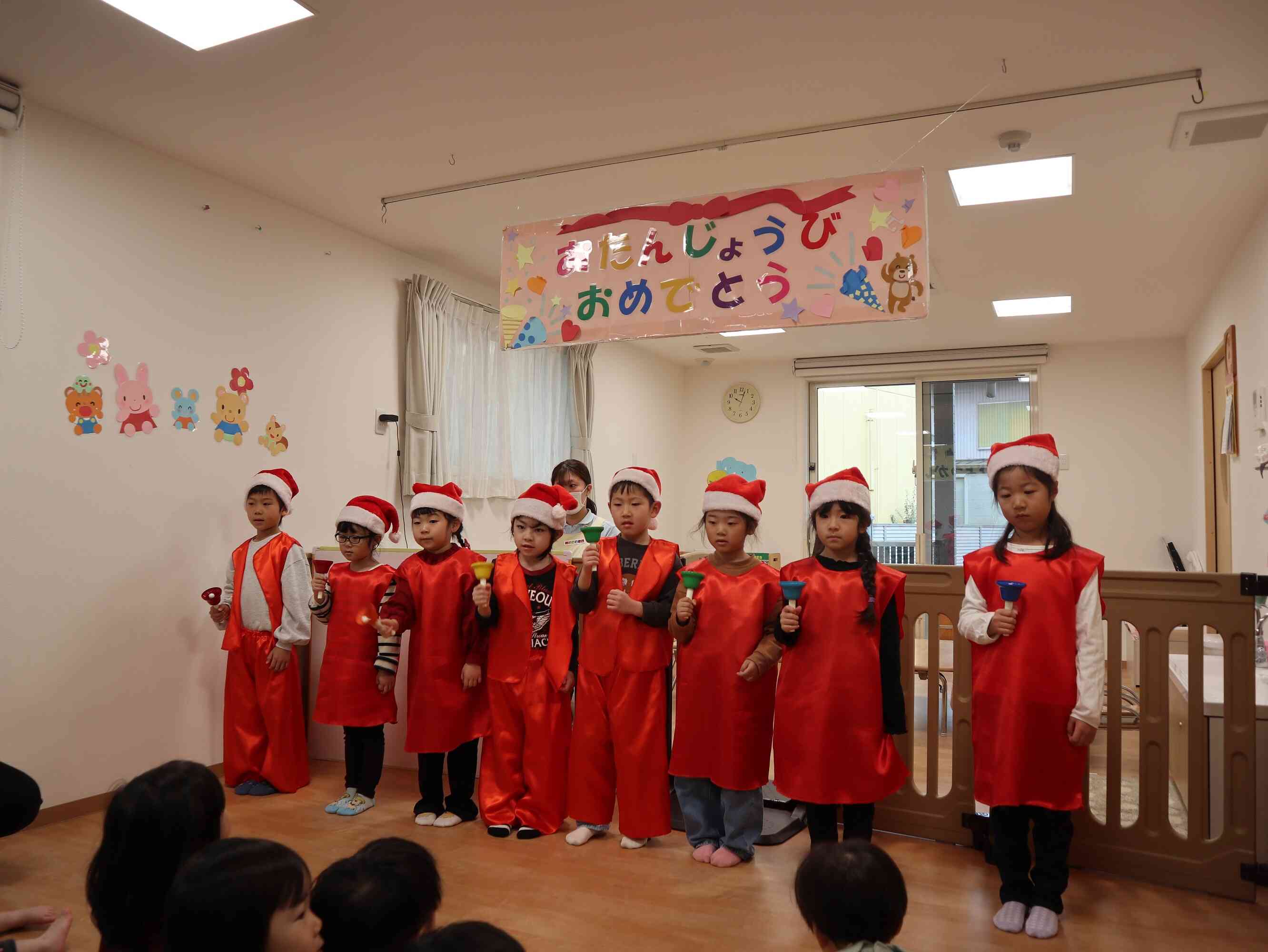 きりん組のハンドベル演奏