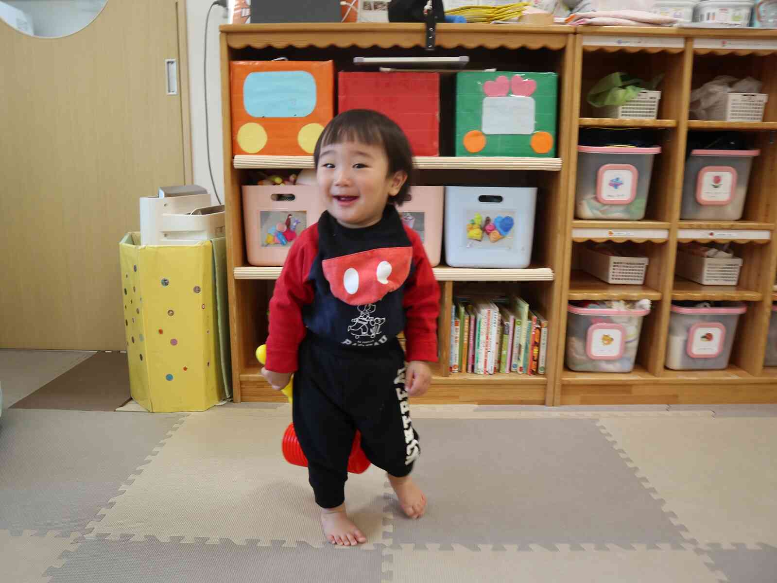 いたずらっ子のニャニャ笑顔…「羽子板」がいつの間にか「ハンマー」に