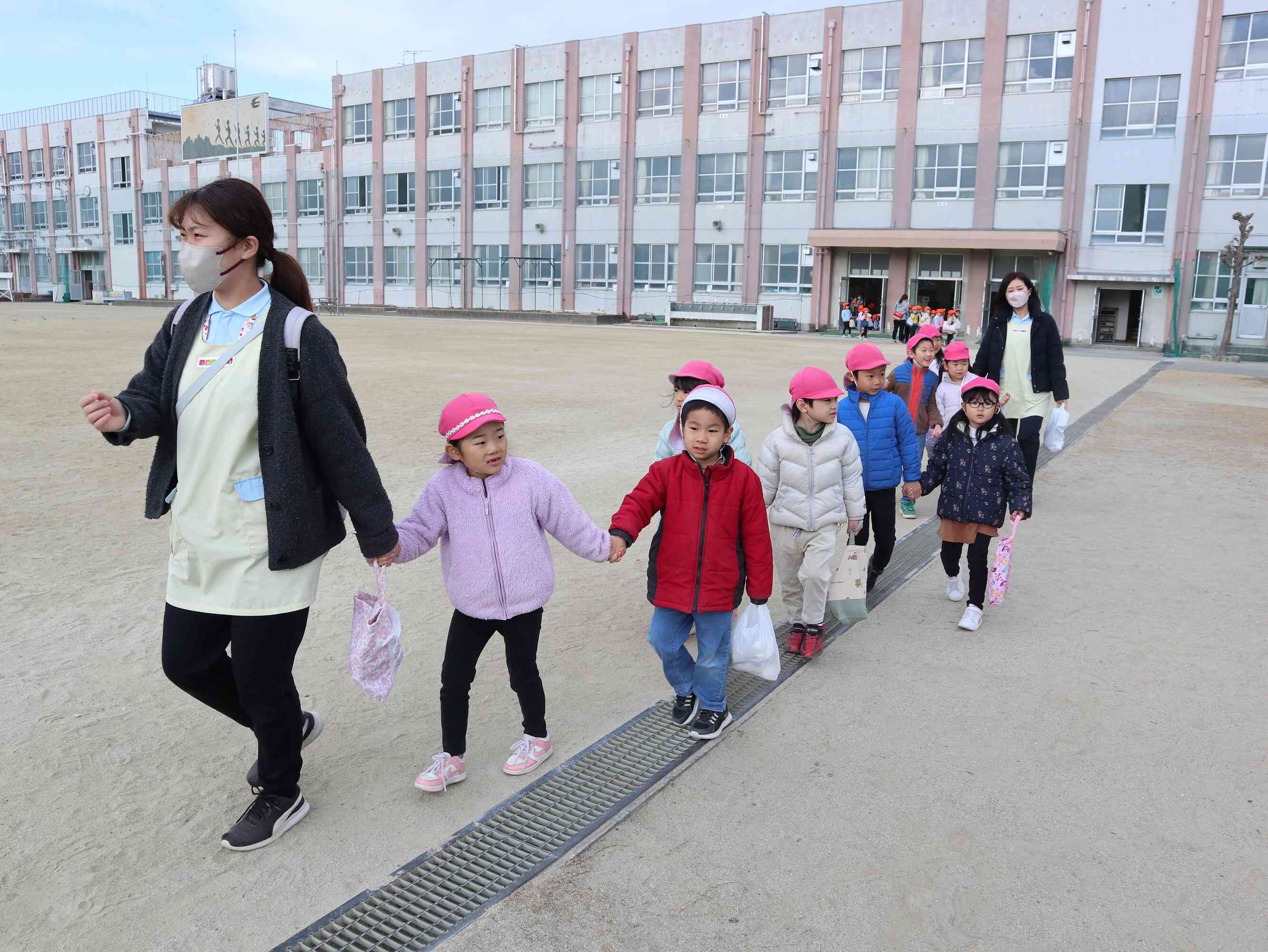 運動場は広いね！