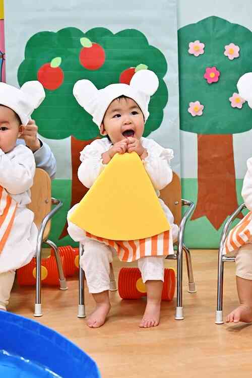 はっぴょうかいごっこ（0歳児・ひよこ組）その２