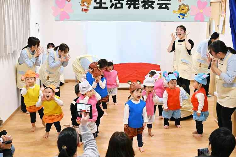 発表会ごっこ　あひる組（1歳児）