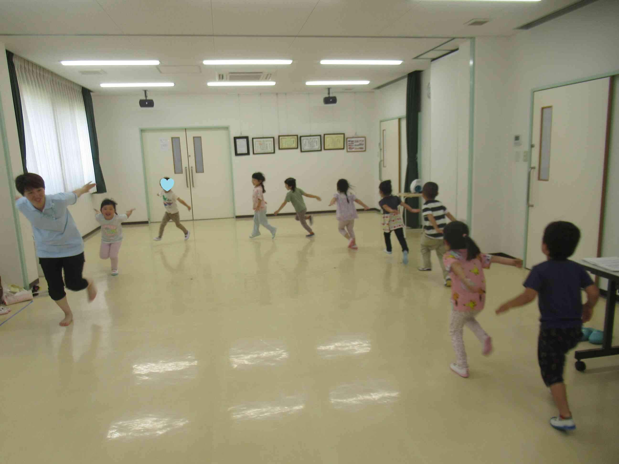 さくらさくらんぼのリズム運動②（幼児組）