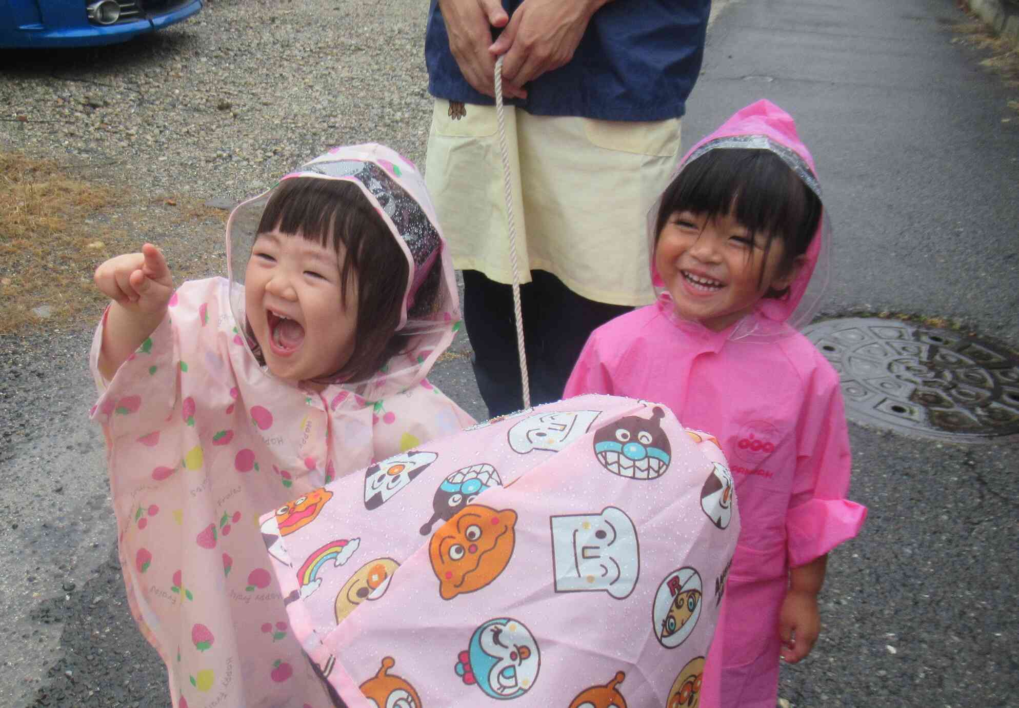 雨だれを見つけて…