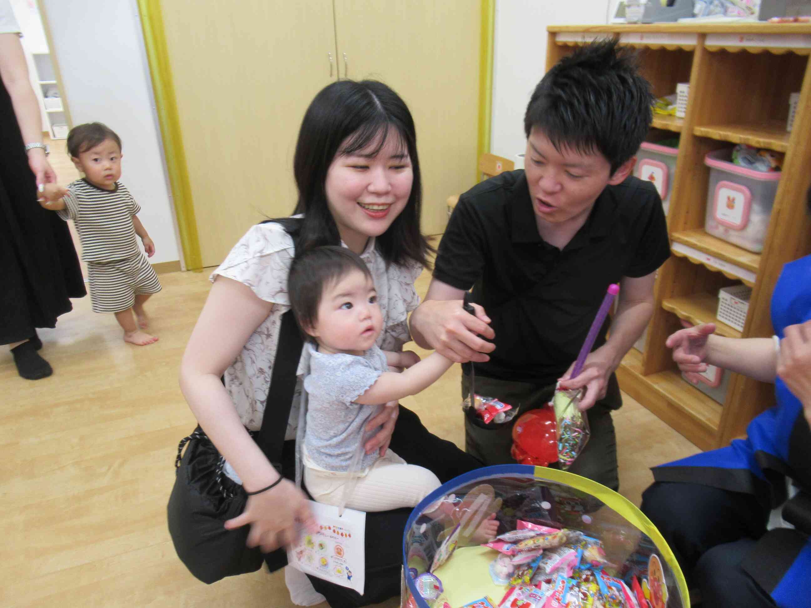 お菓子のつかみどり