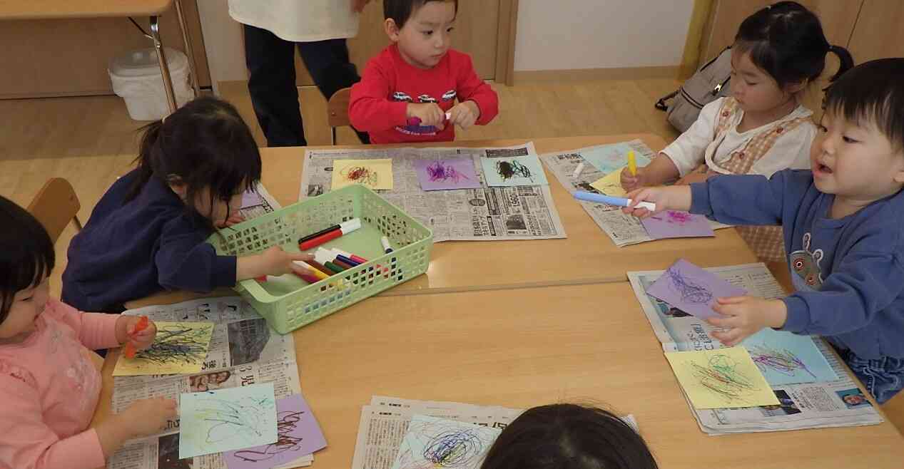 室内でもみんなで楽しく過ごしています