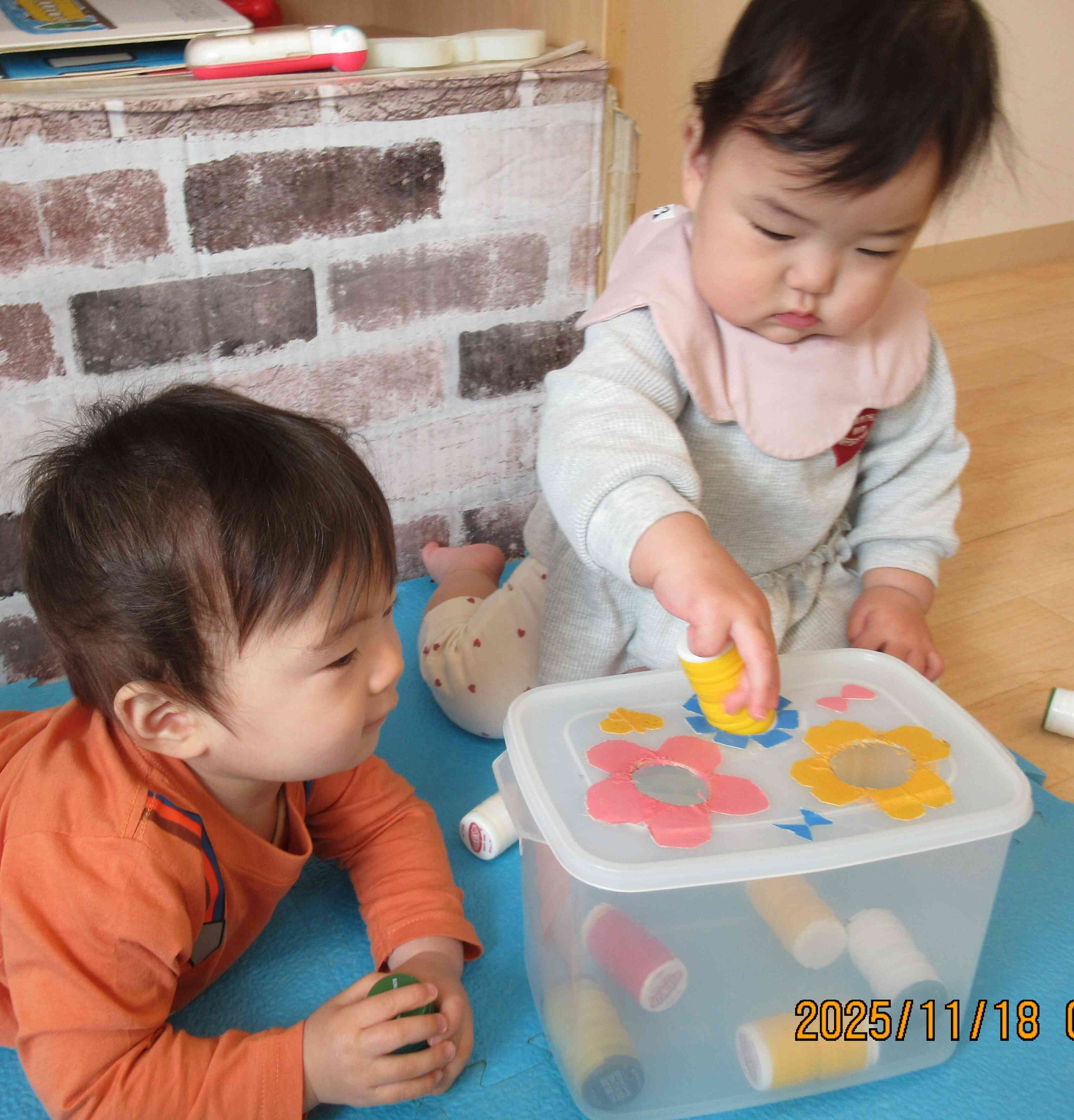 二人でなかよく☆～０歳児クラス～