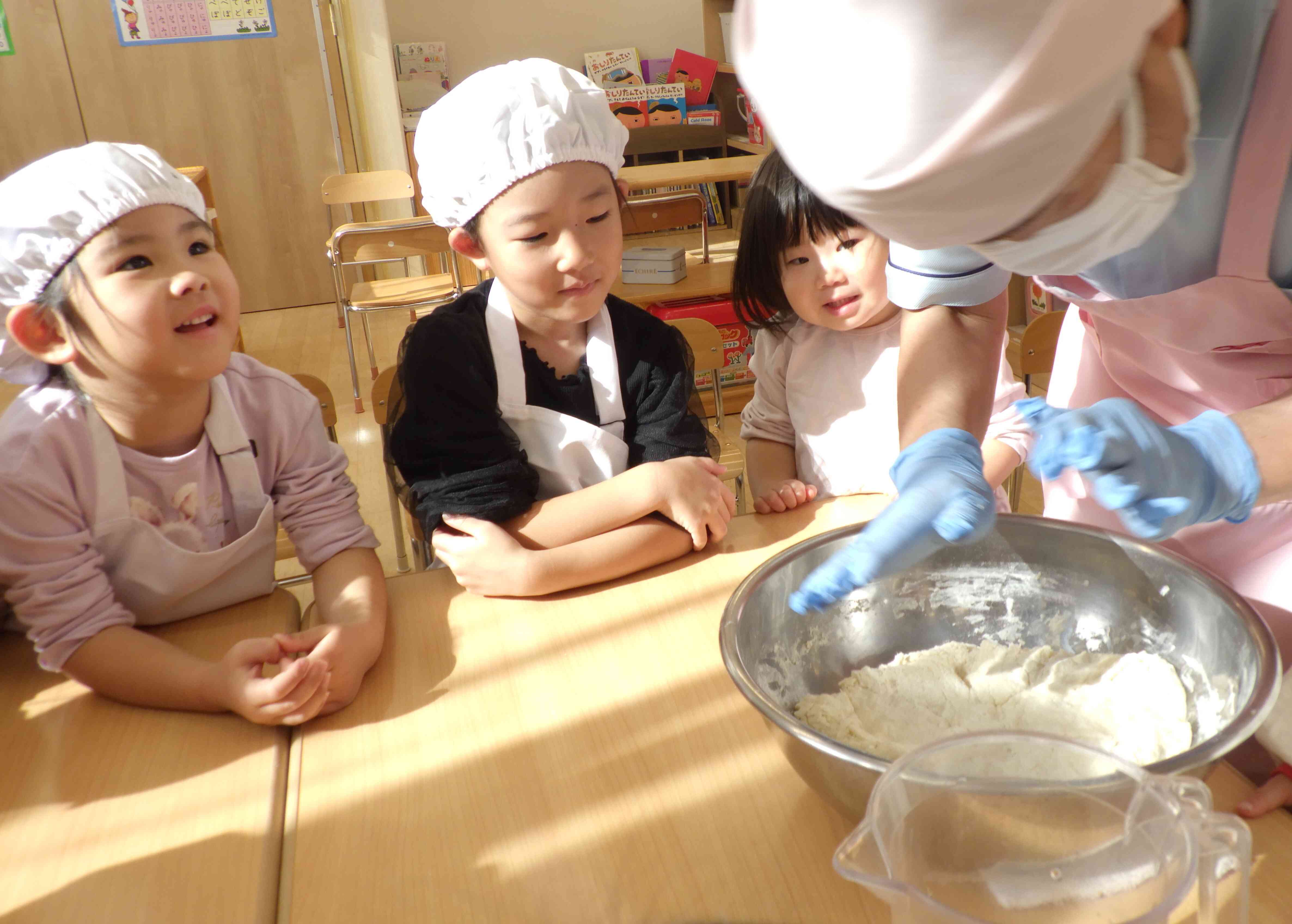 小麦粉に水を入れると・・・