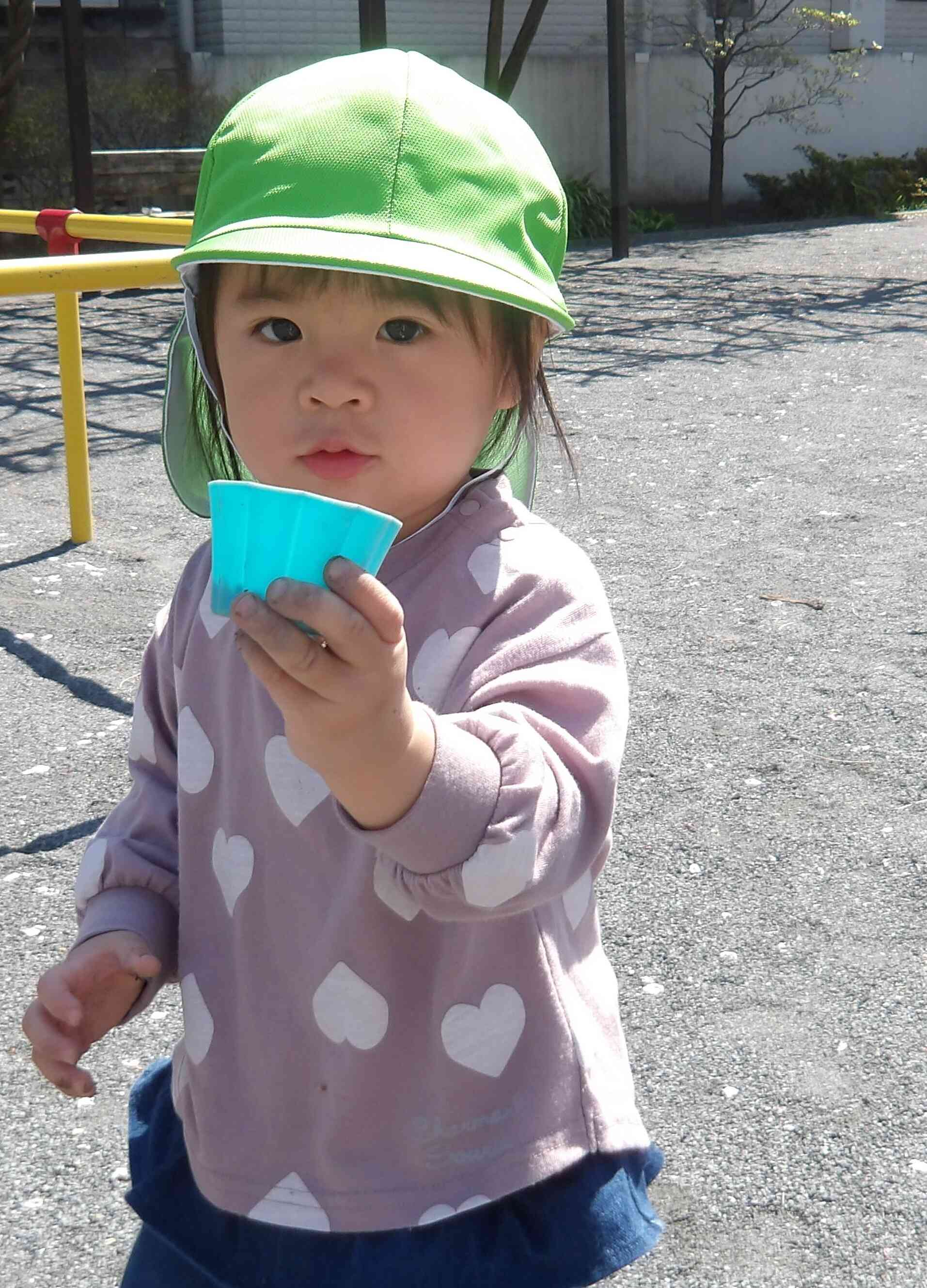 新年度初めてのお散歩は・・・♬～1歳児～