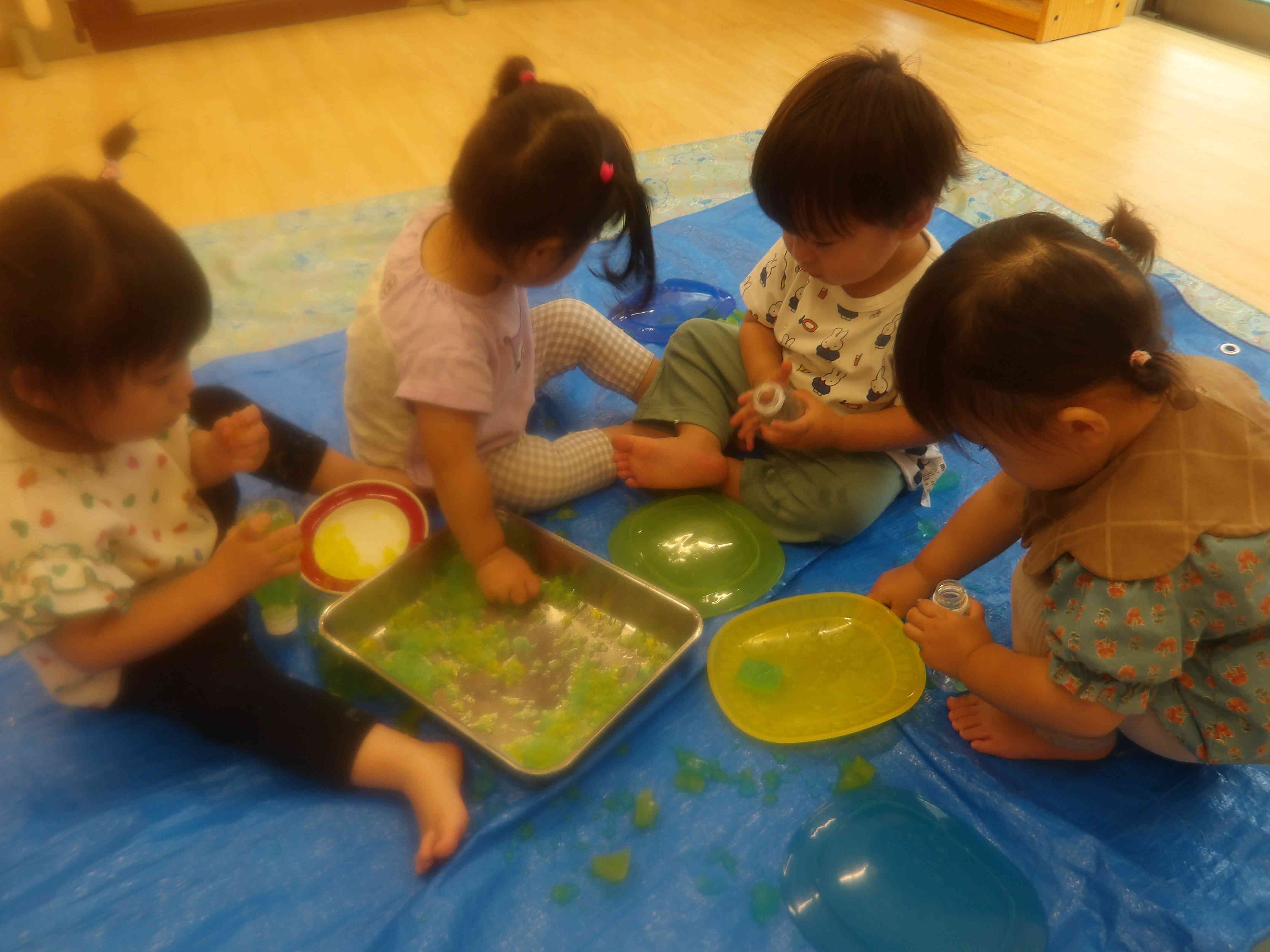 寒天の感触遊び♬～1歳児～