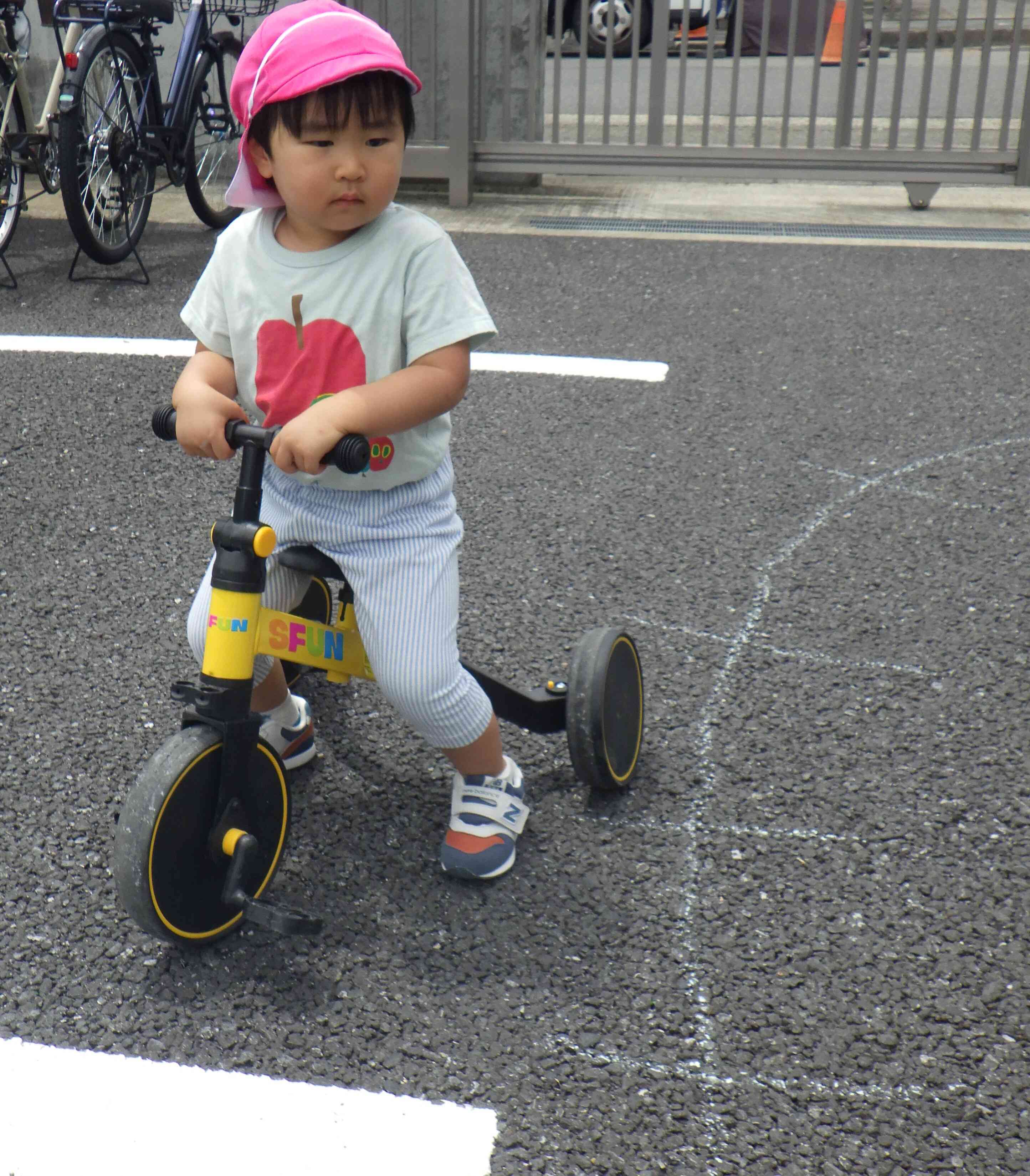 三輪車に挑戦！～2歳児～