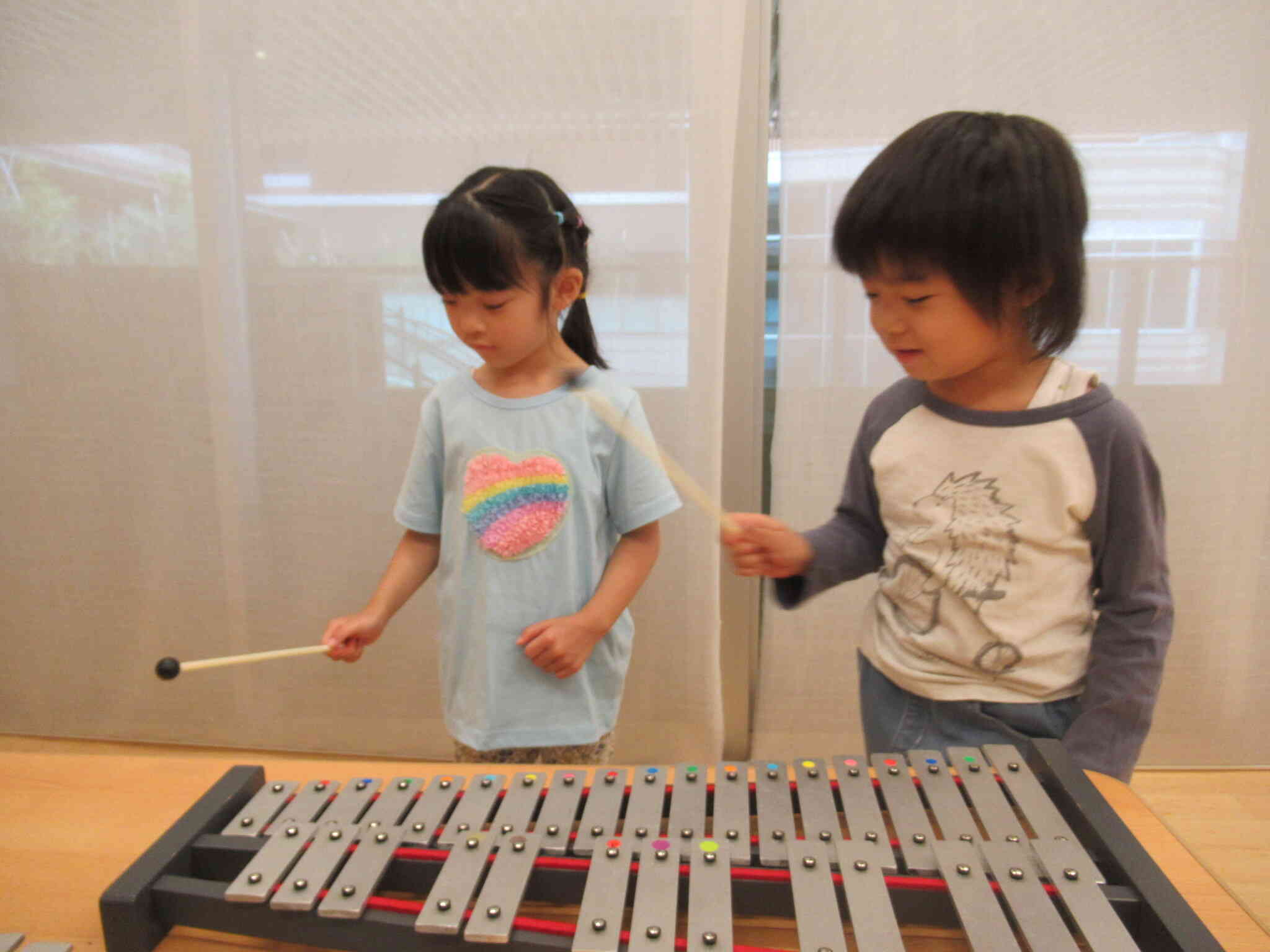 きりん組（5歳児）楽器に触れてみたよ！