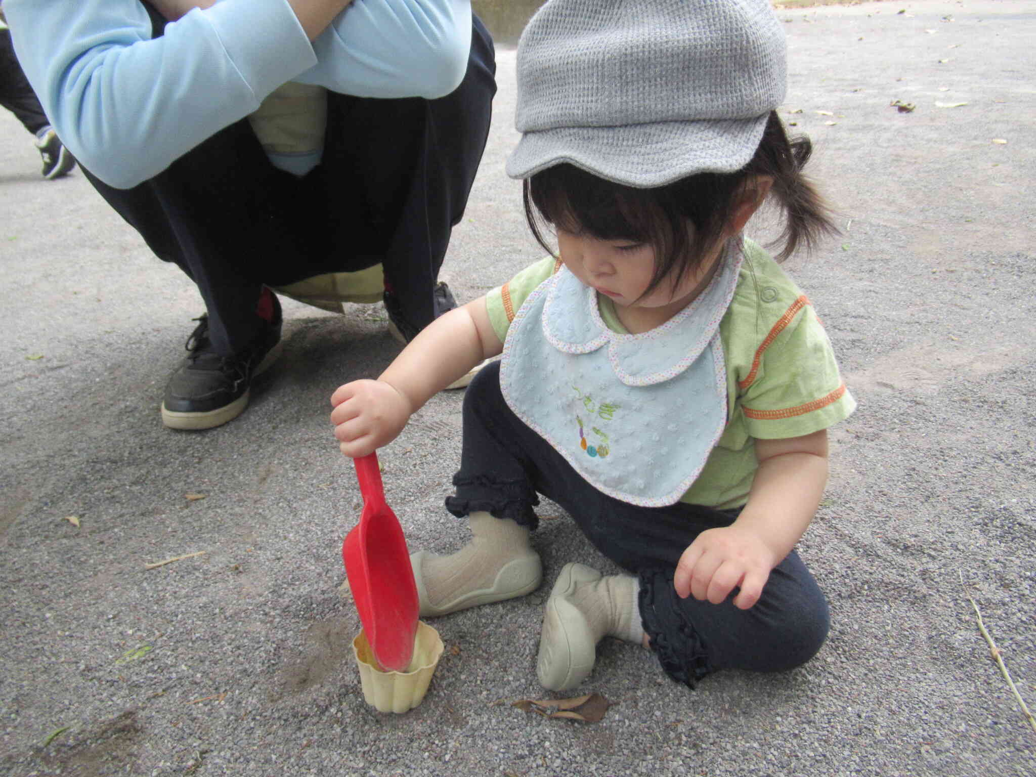 はじめてのお砂遊び