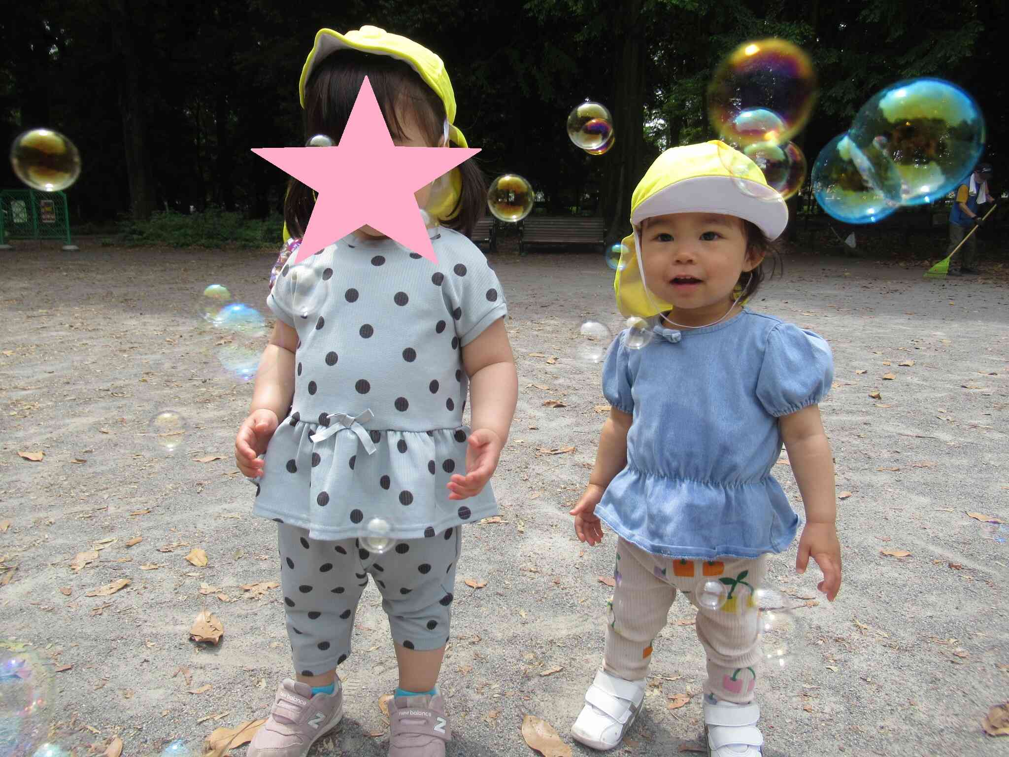 あひる組（1歳児）戸外活動の様子