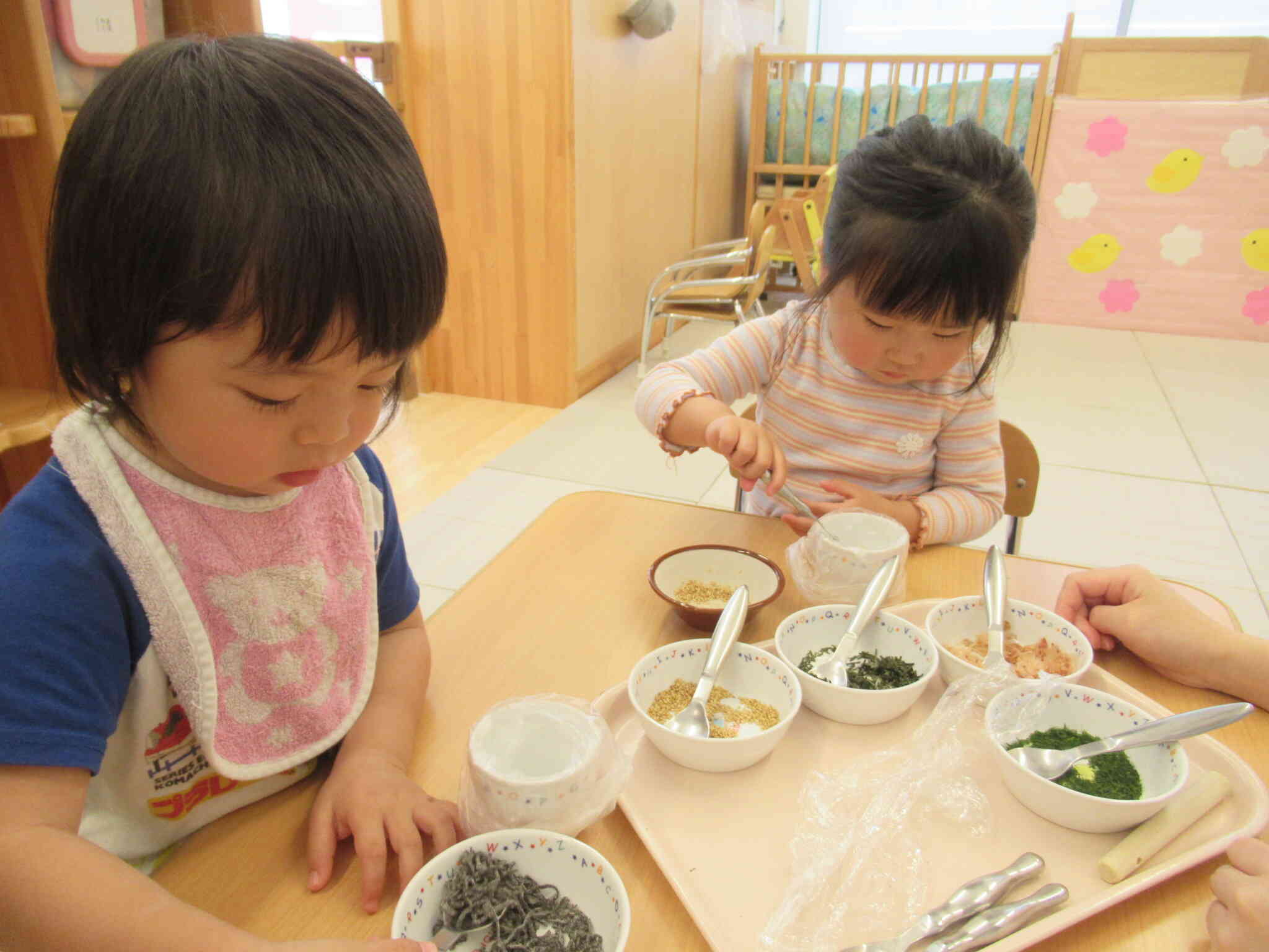 ふりかけ作りに挑戦！【０~２歳児食育】