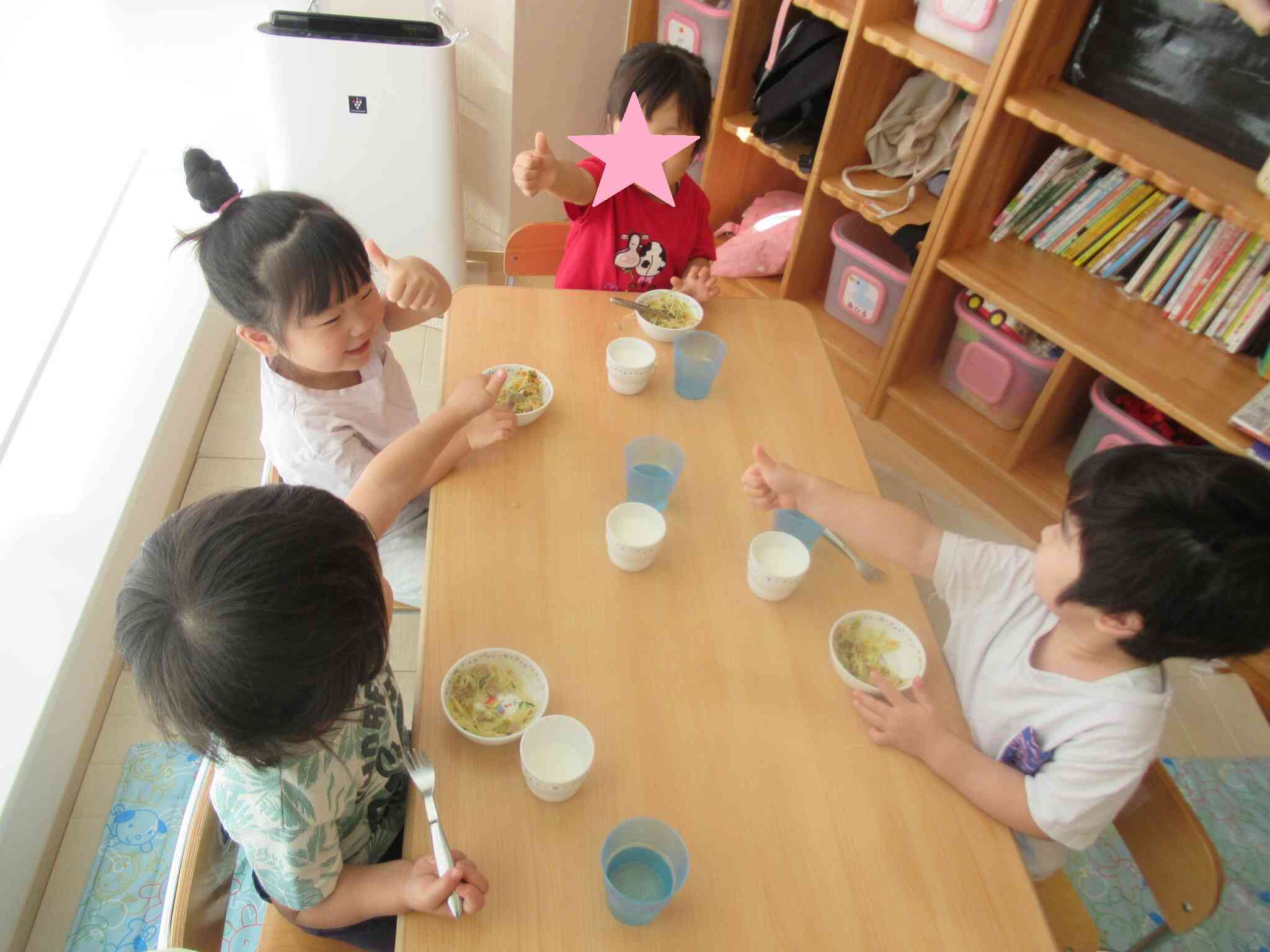 みんなで「ヤミー―ー！」