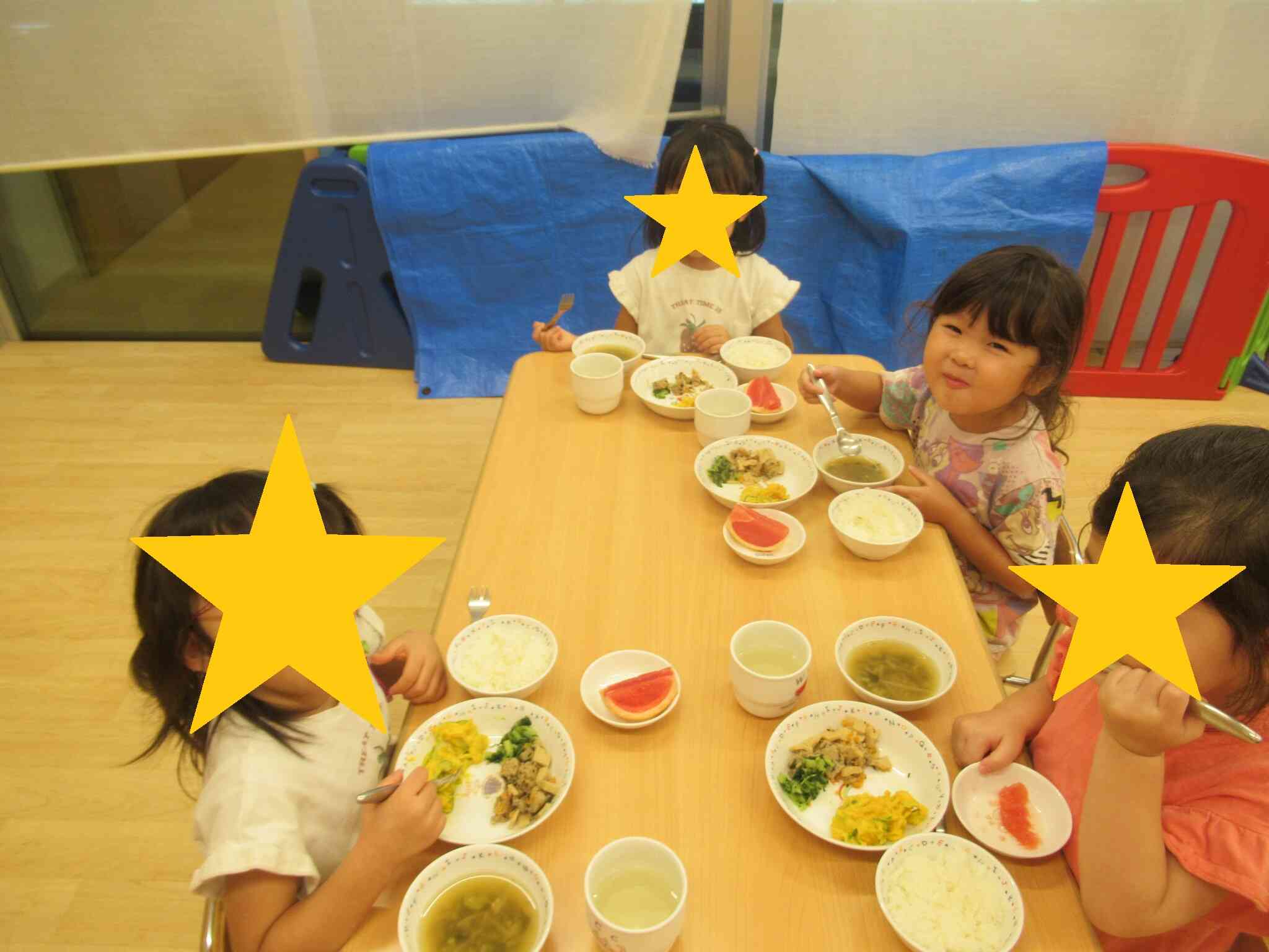 りす組(3歳児)☆給食美味しいね☆