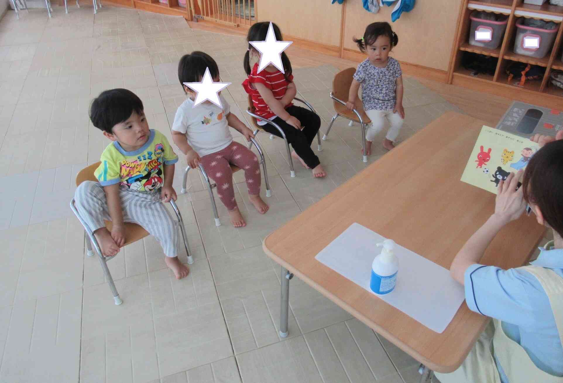 みんなで真剣にお話を聞いているよ!