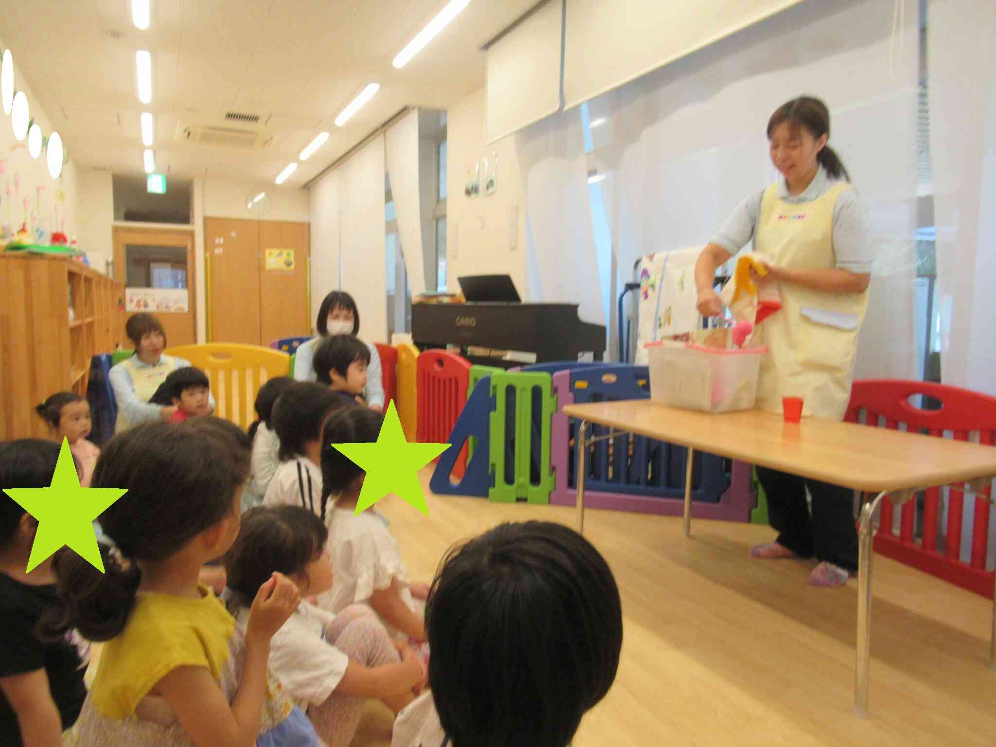 次は赤いお水が透明になるマジック。上手くいくかな？