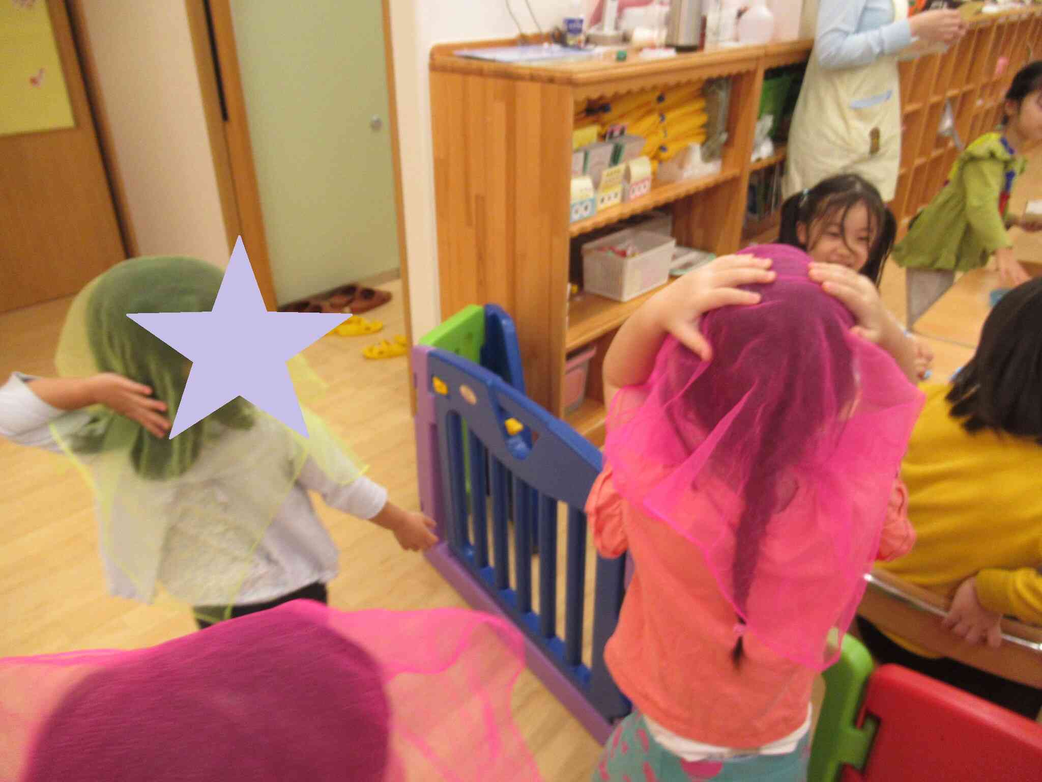 お兄さんお姉さん、見て見て！おばけだよ！