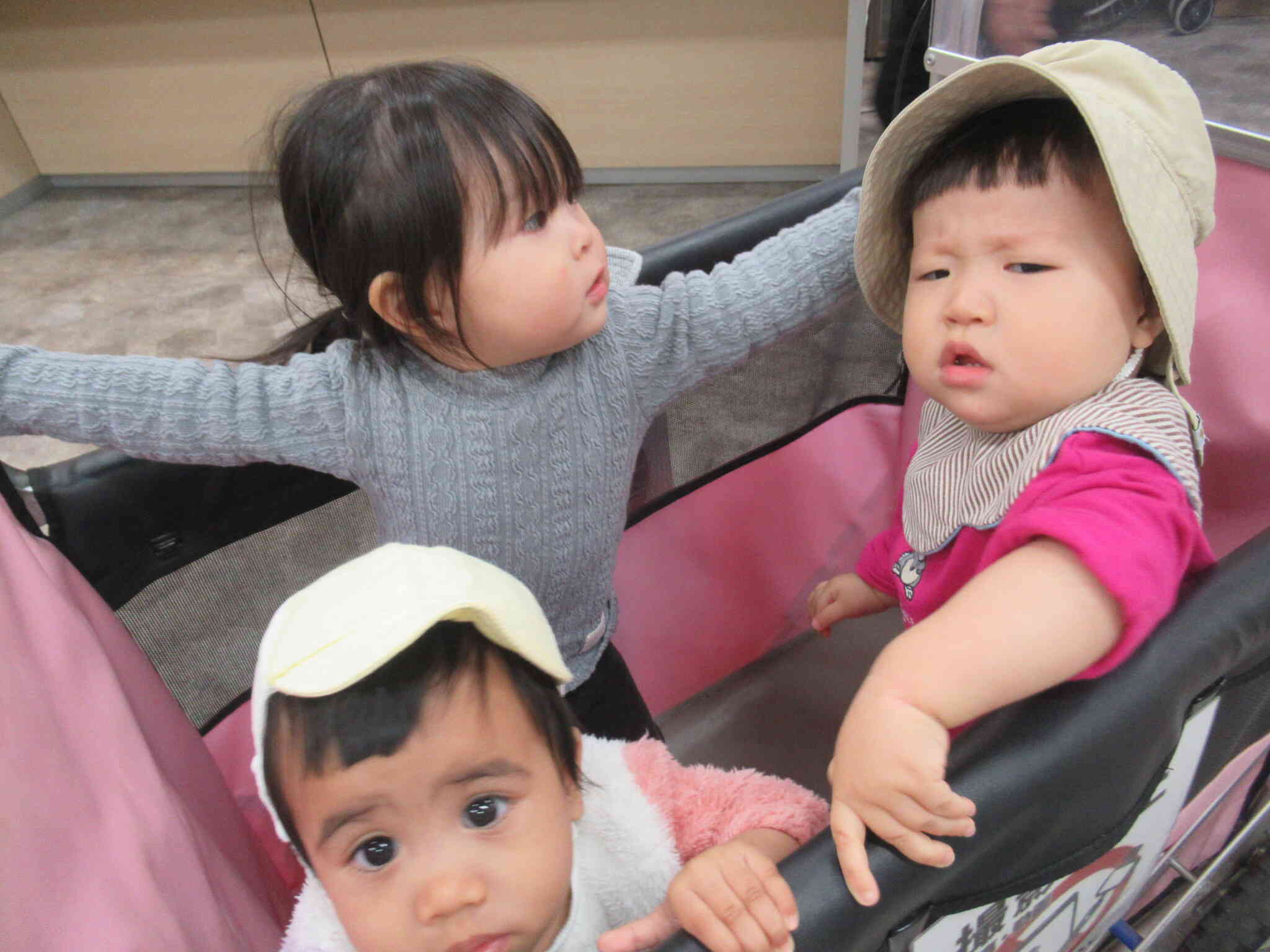 3人仲良くバギーに乗ったよ♪