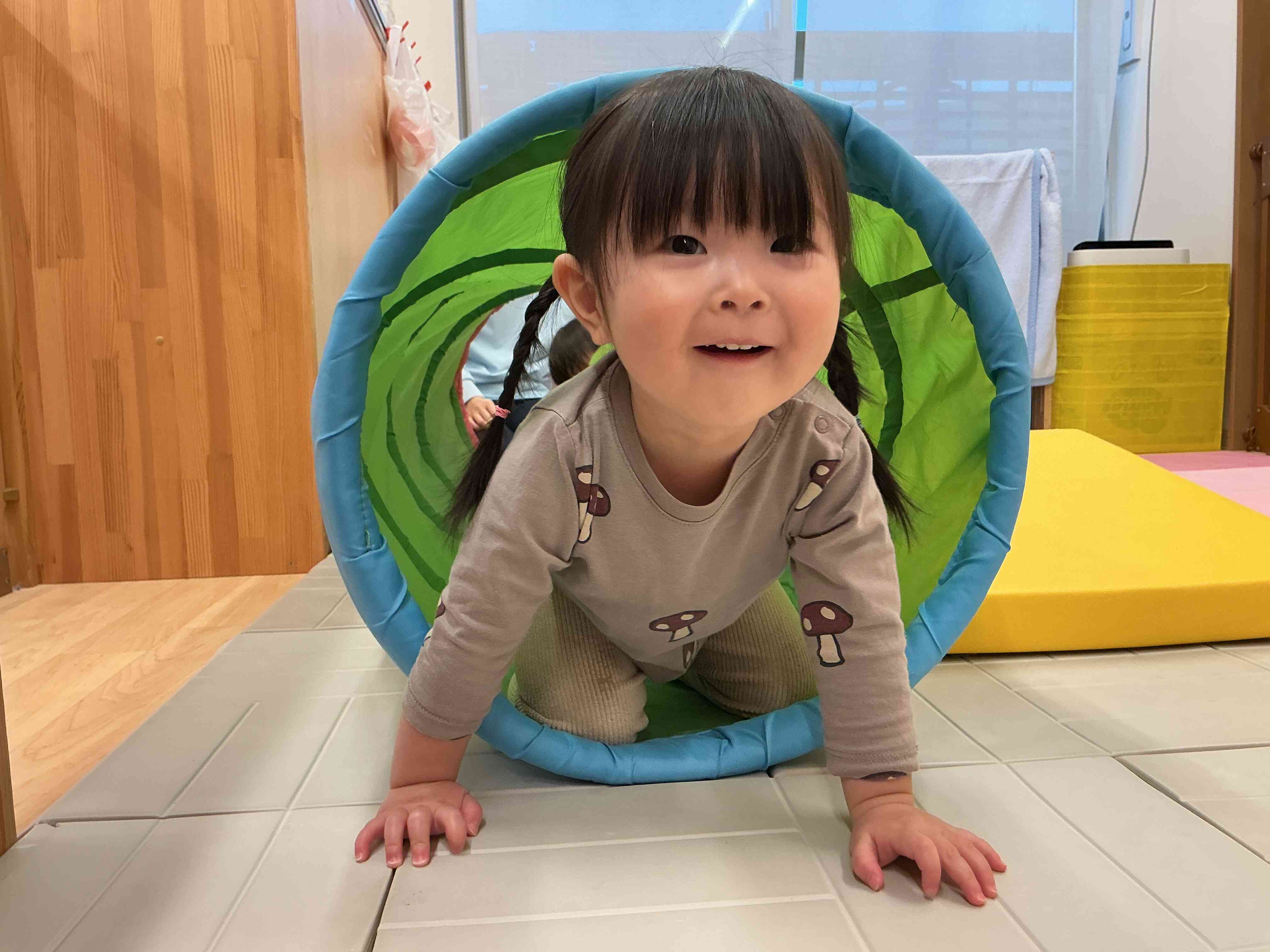 トンネルの中から「ばあー！」