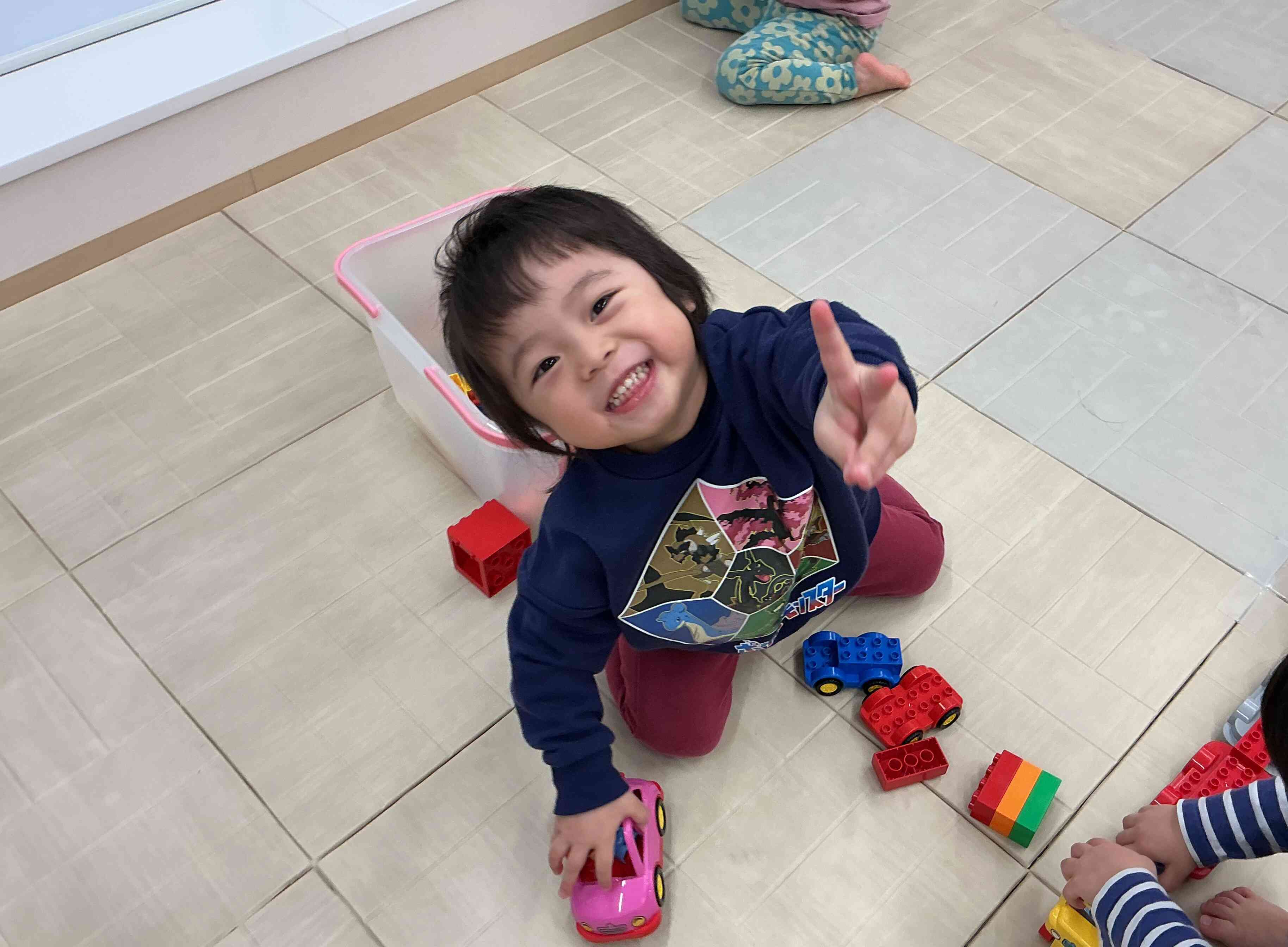 作った車を走らせているよ！