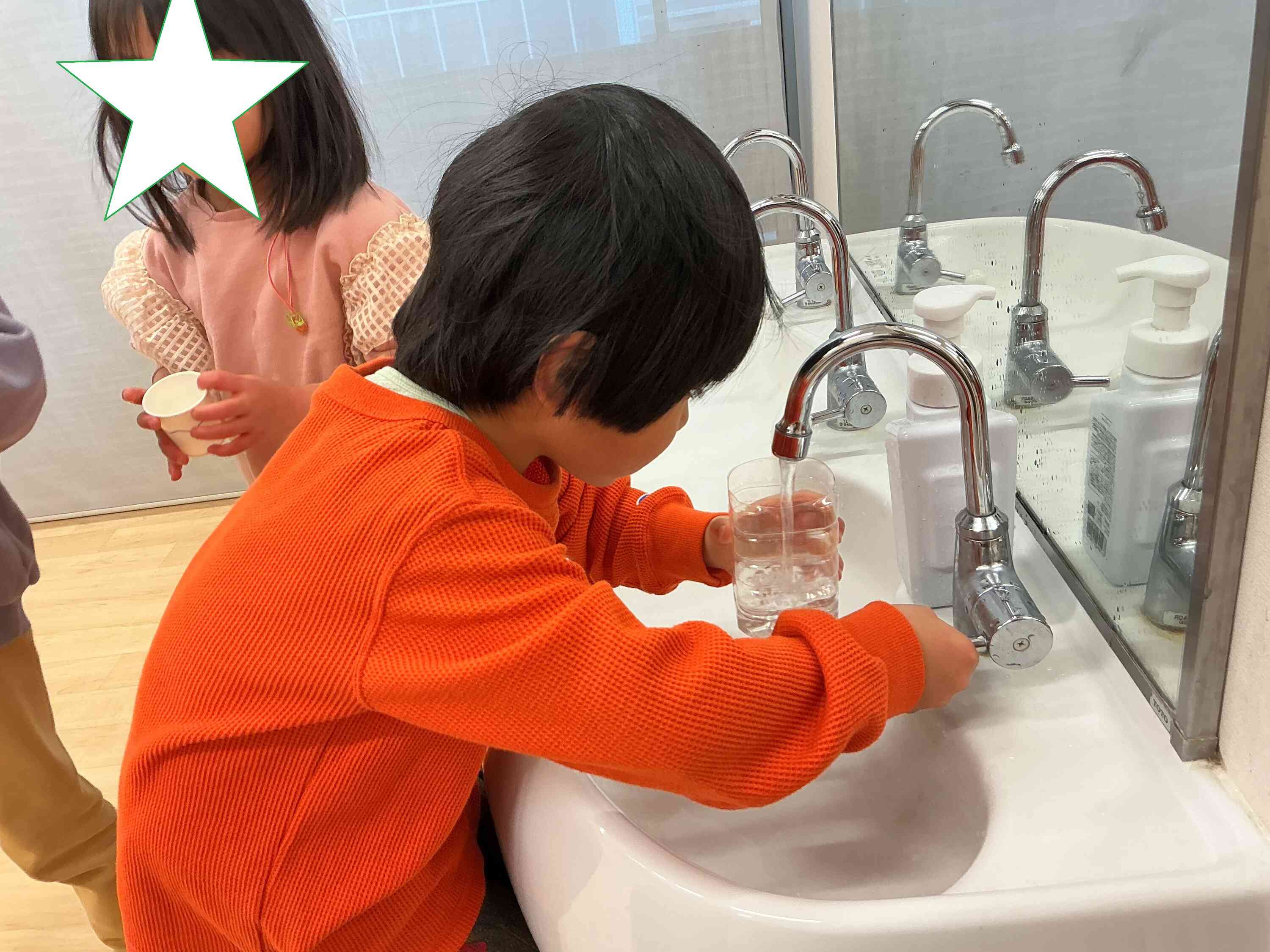 氷ができるかな？(ぱんだ組4歳児)