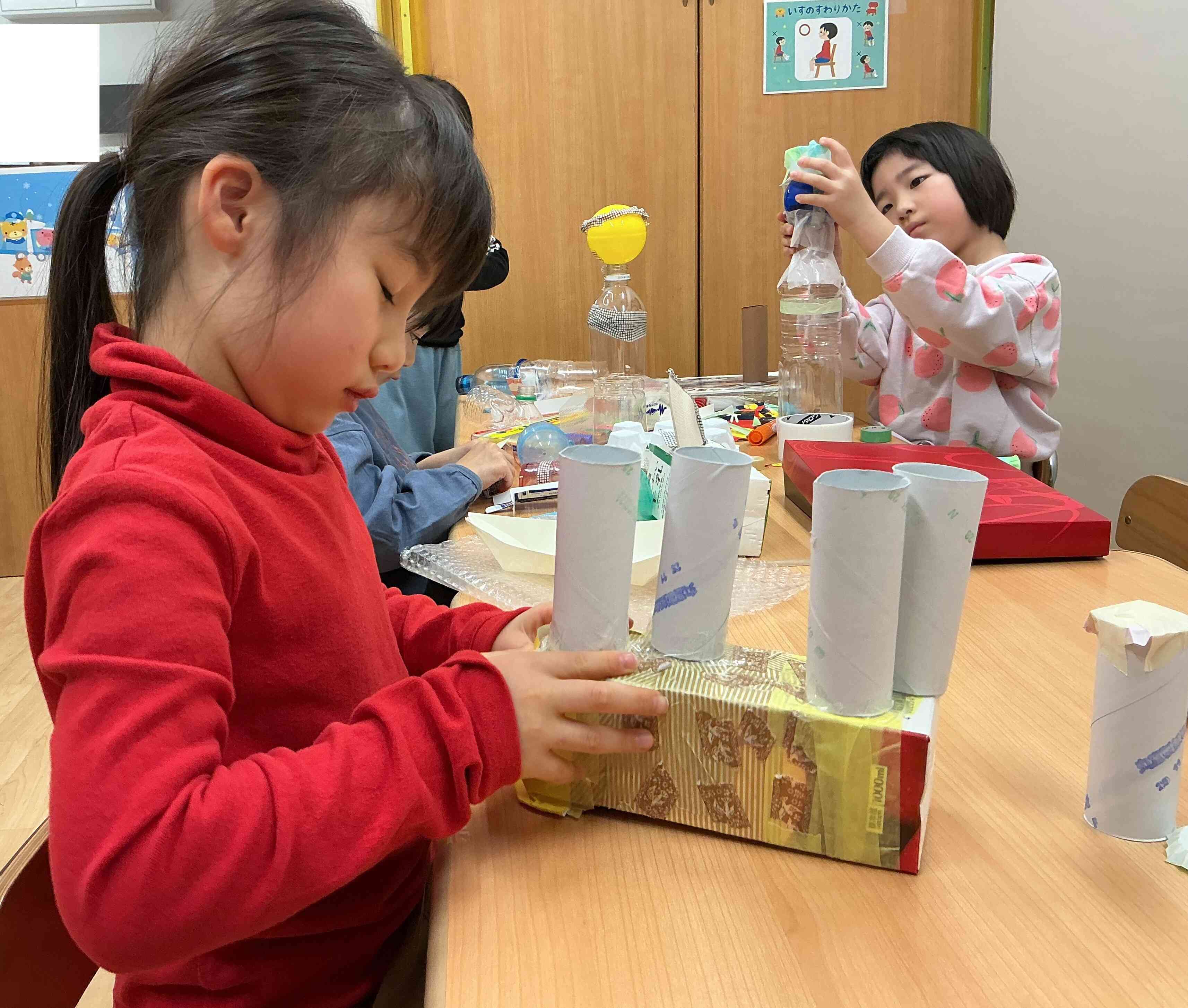 トイレットペーパーの芯を使って動物作り中です!