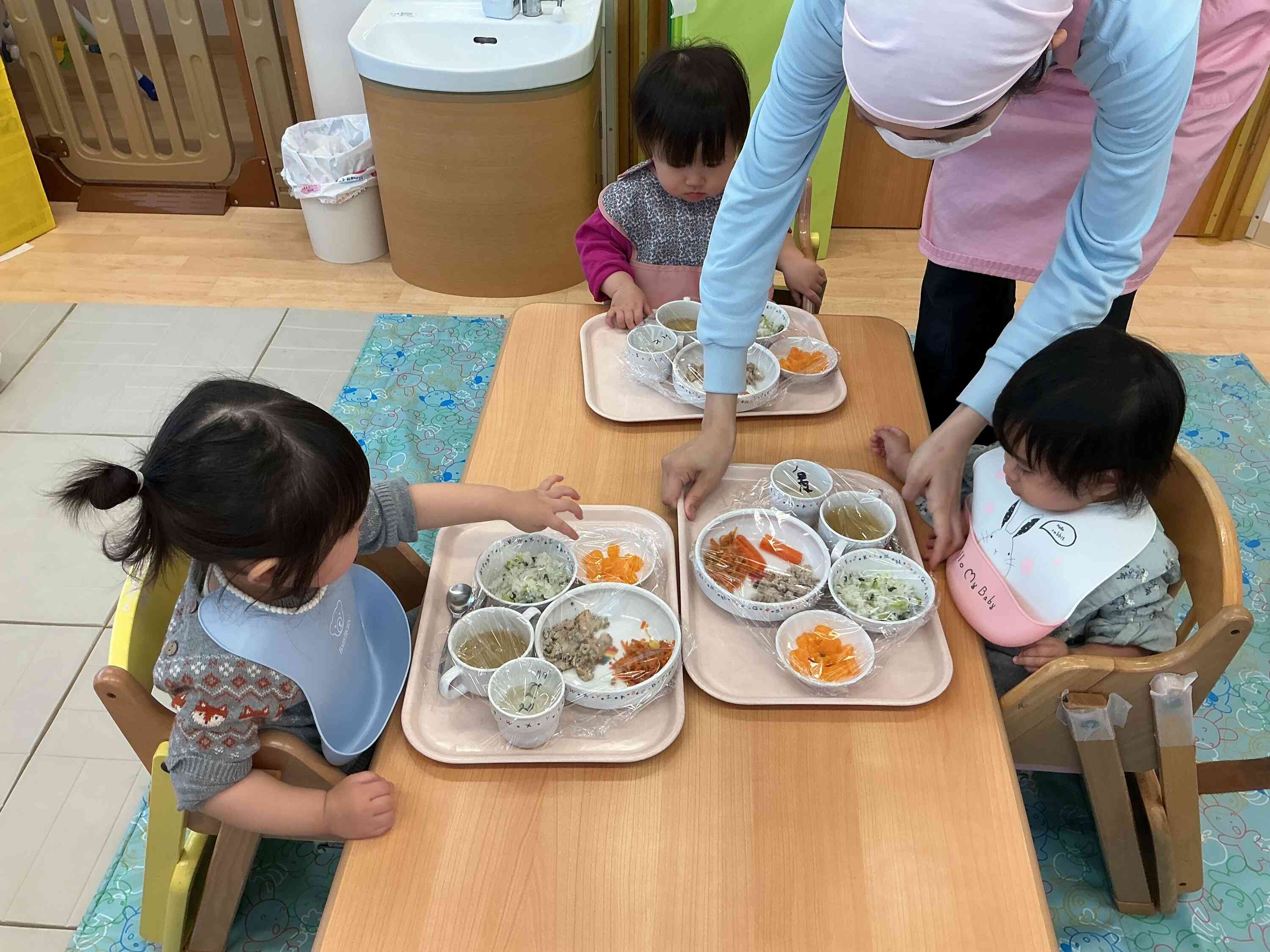 みんなでごはんはおいしいね！