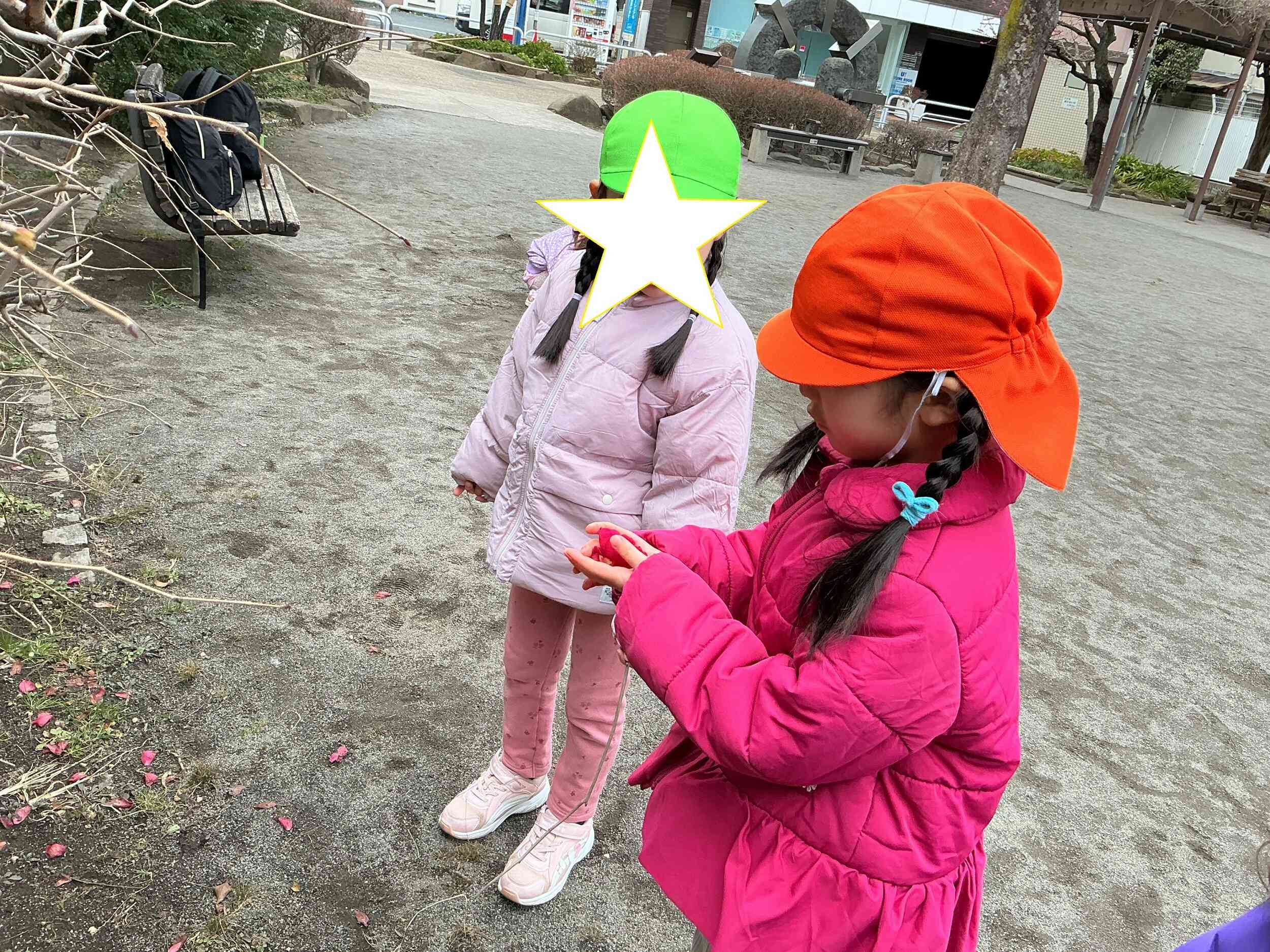 年長さんと散策中！何を見付けたの？