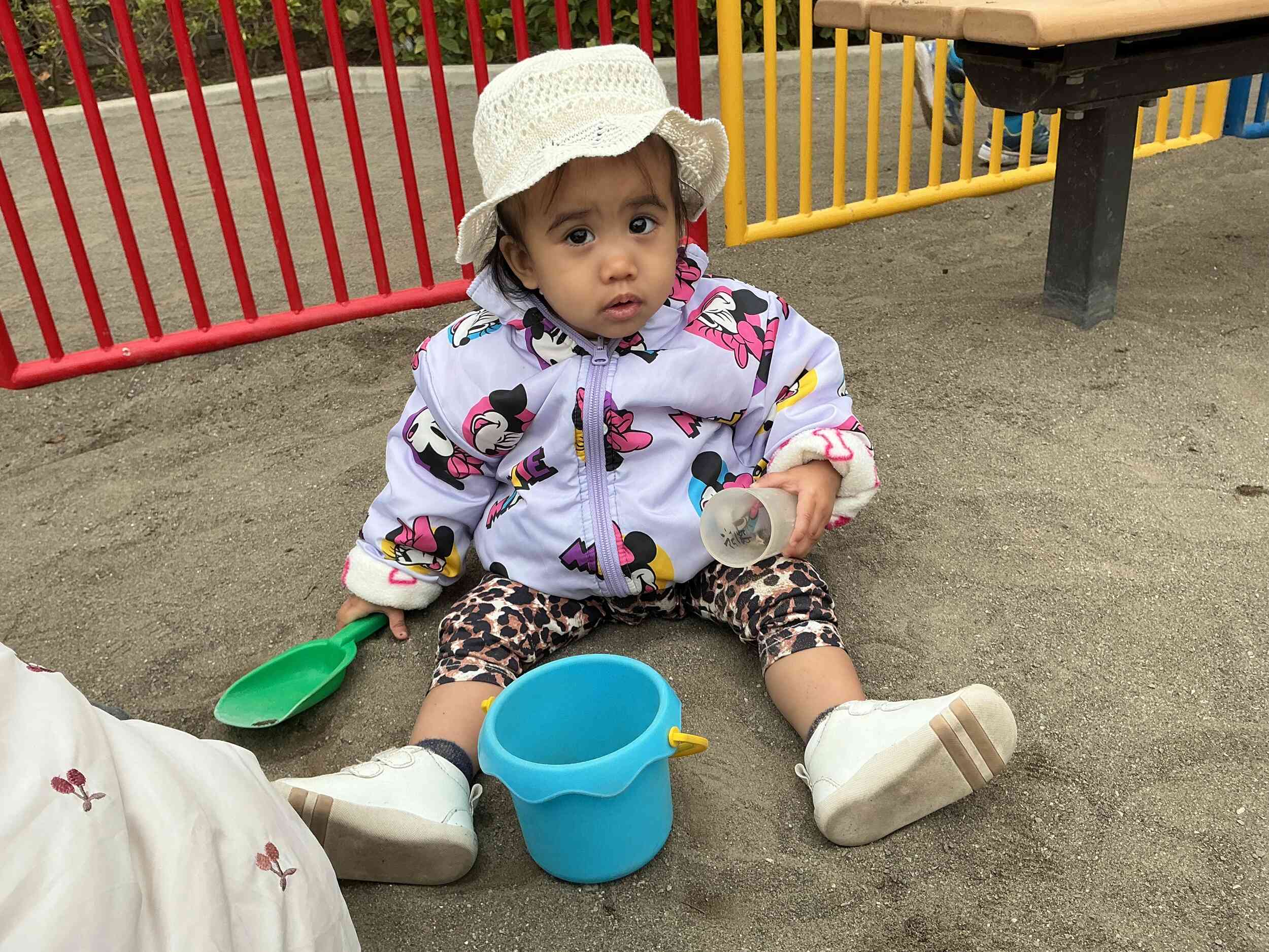 砂いっぱいすくえるかな？