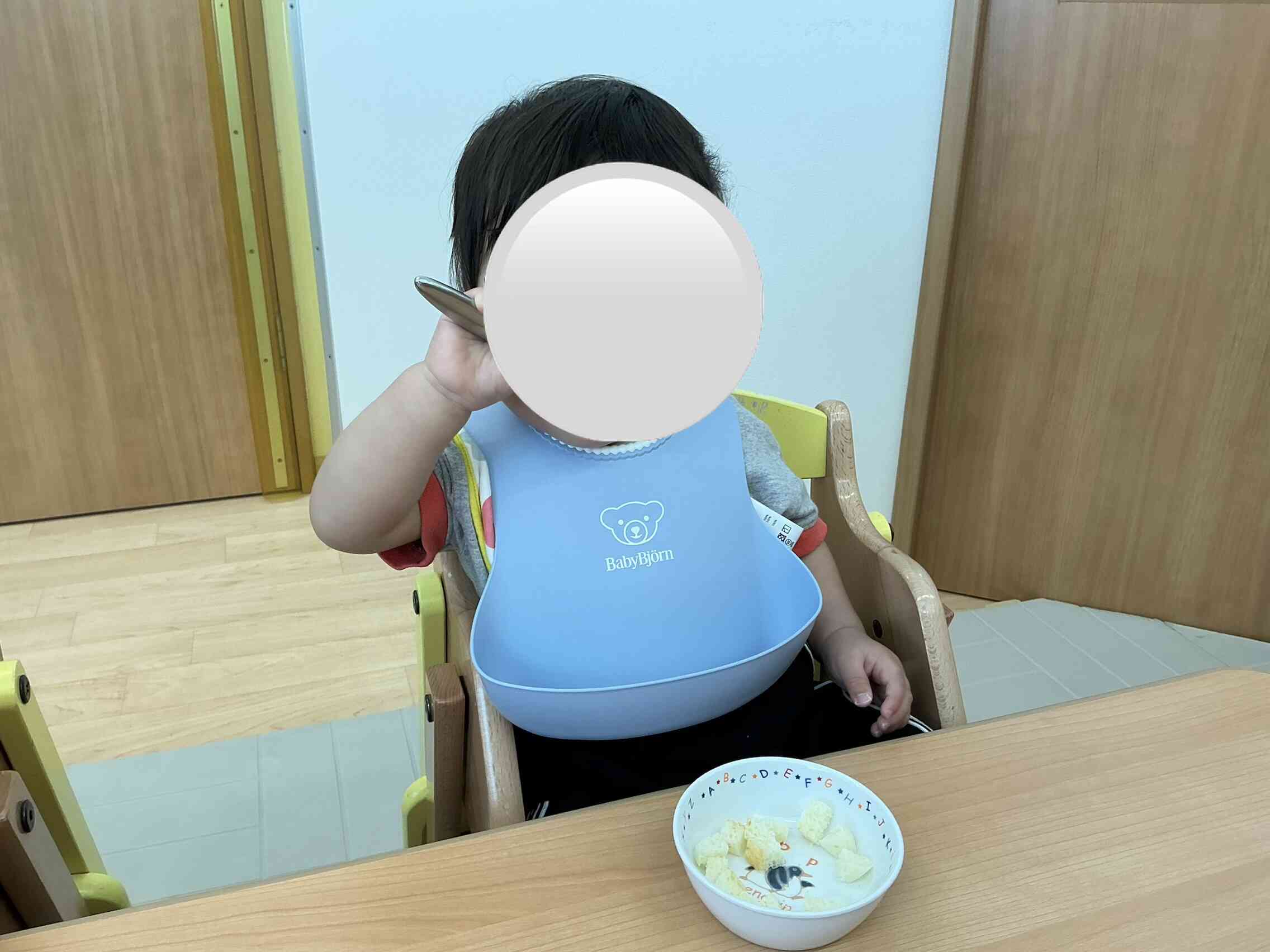 少しずつスプーンを使って食べられるように!!